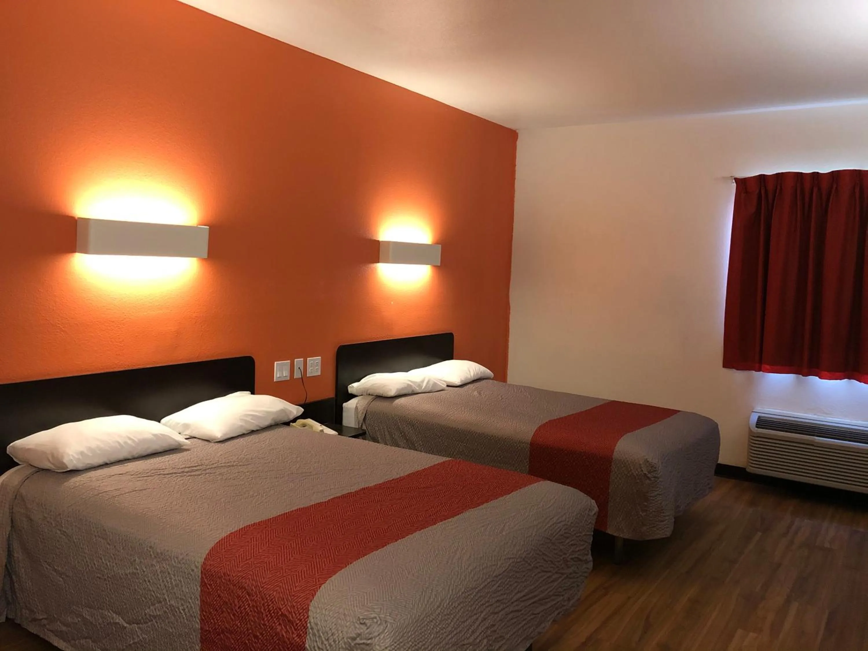 Deluxe Quadruple Room - Non-Smoking in Motel 6-Woodway, TX