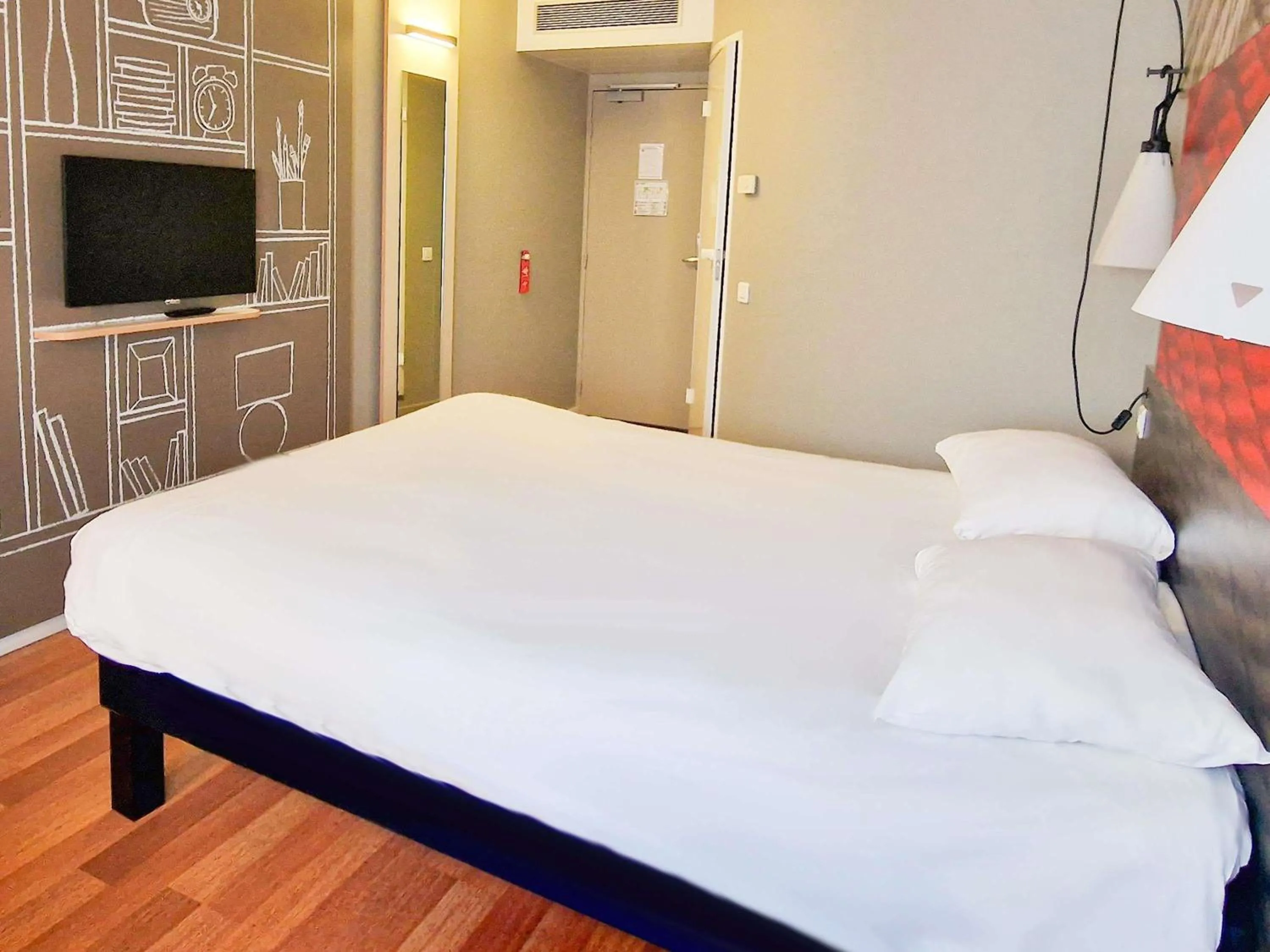 Standard One Double Bed in Hotel ibis Dijon Centre Clemenceau