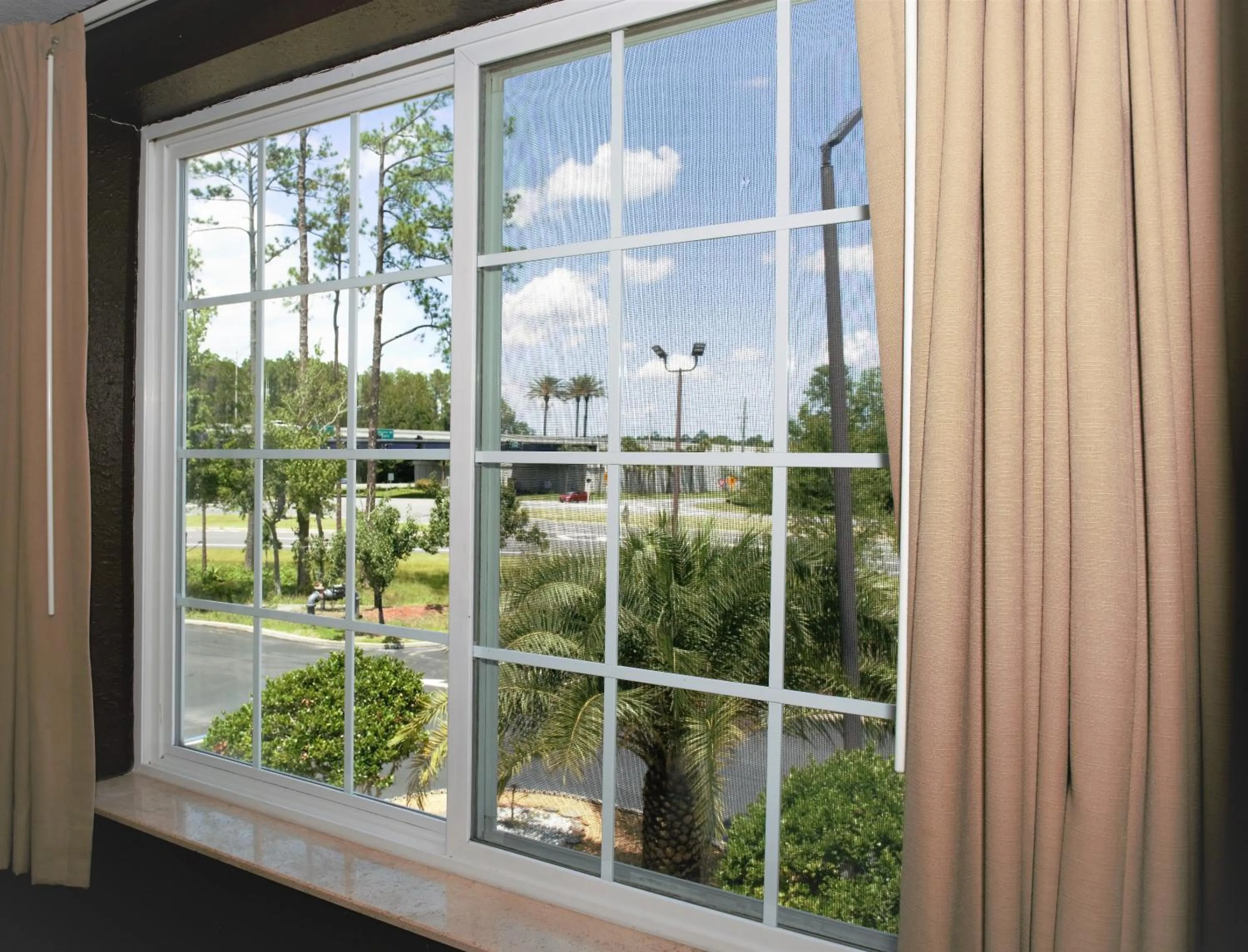 Queen Room - Non-Smoking in Microtel Inn & Suites by Wyndham Jacksonville Airport