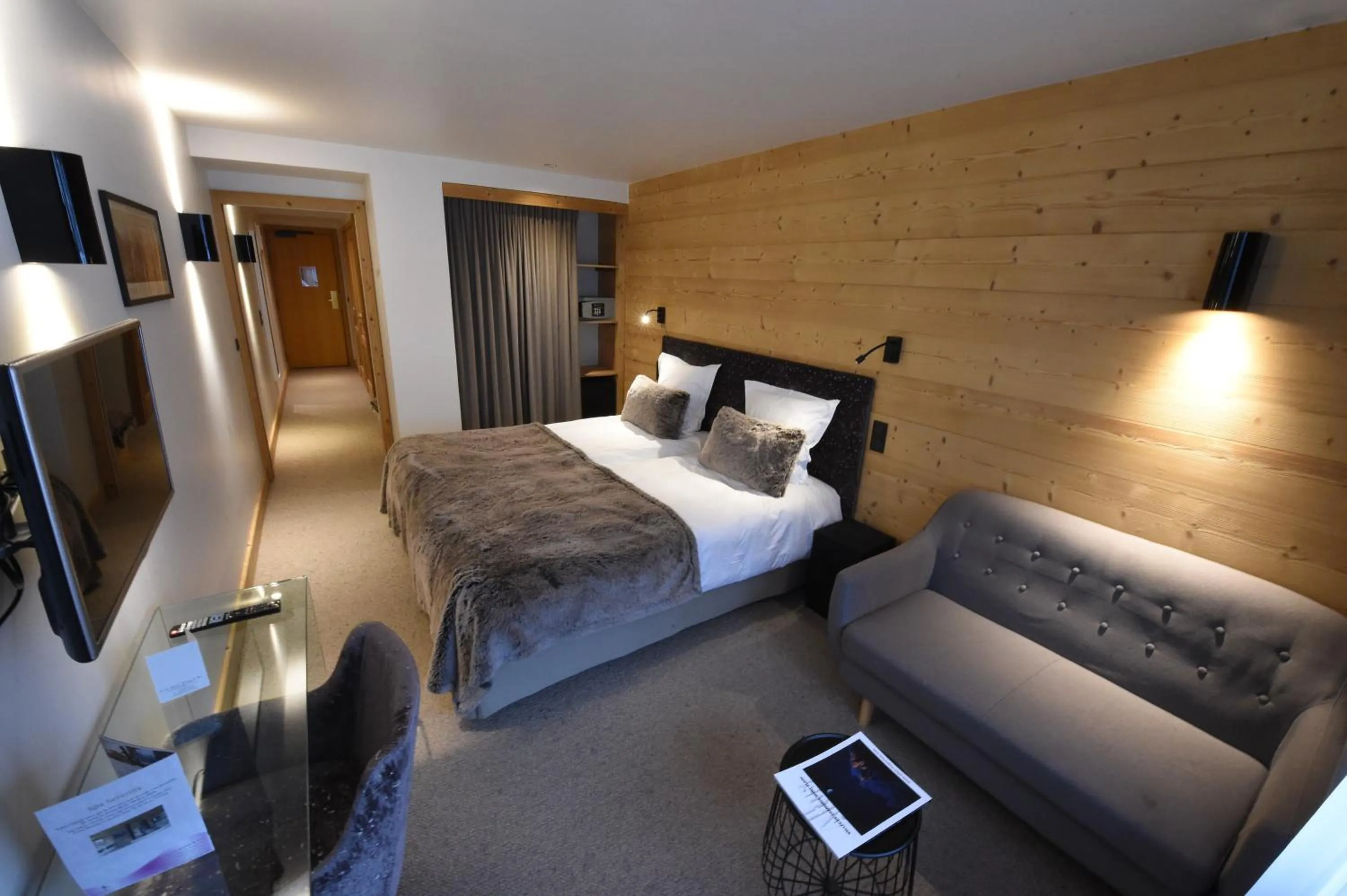 Family Room with Bath- Free Spa Access in Park Hotel Suisse & Spa