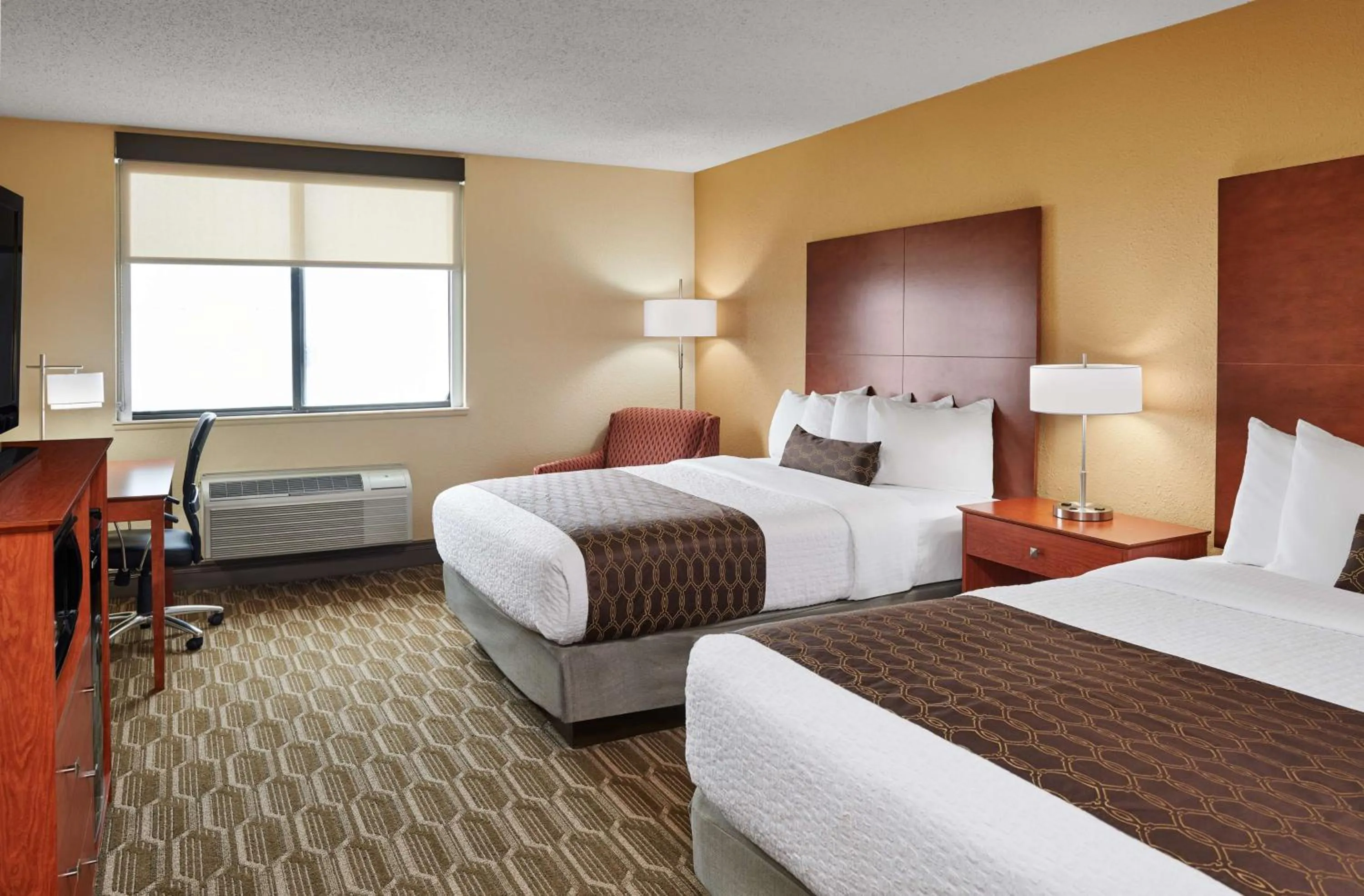 Queen Room with Two Queen Beds - Disability Access/Bath Tub in Best Western Plus Milwaukee Airport Hotel & Conference Center