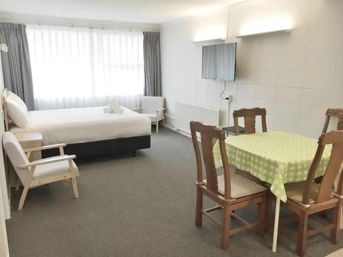 Queen Suite in Thermal Oak Motel