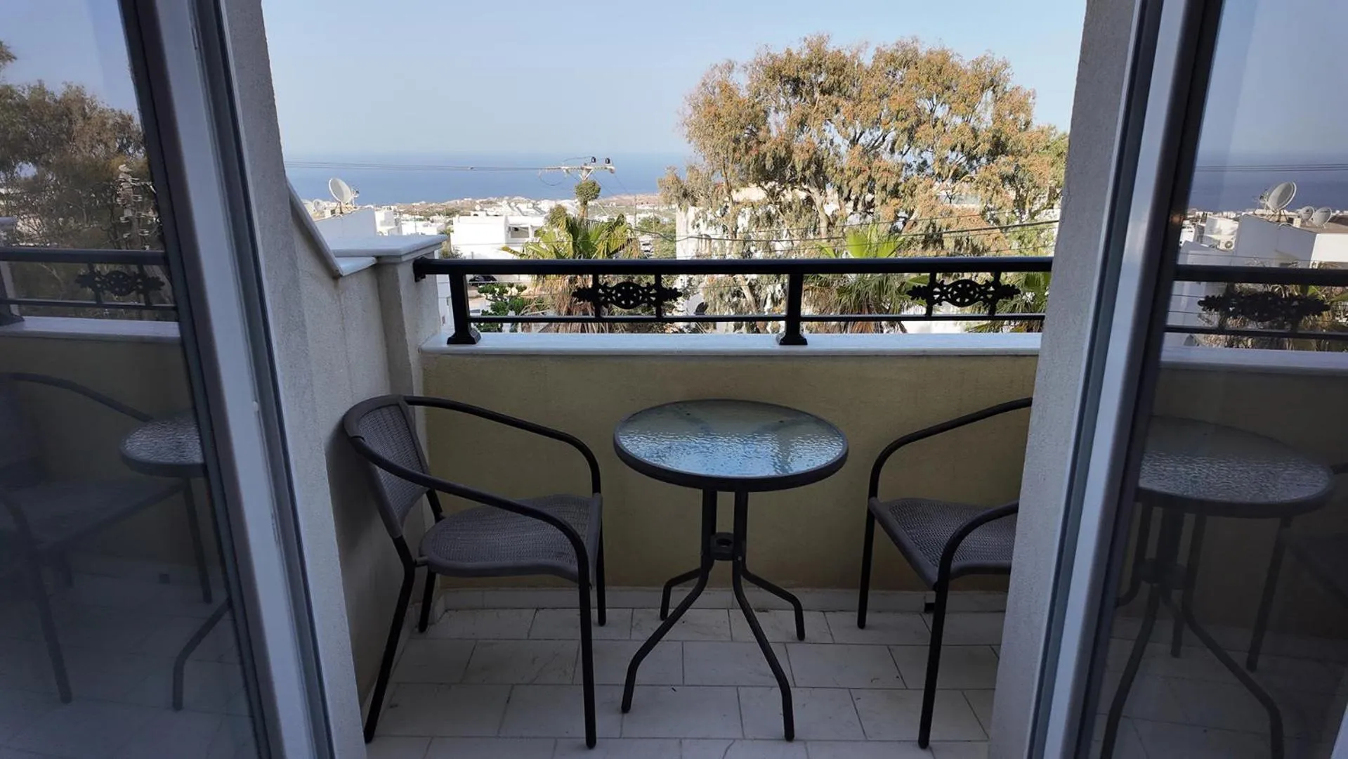 Double or Twin Room with Partial Sea View in Hotel Santorini