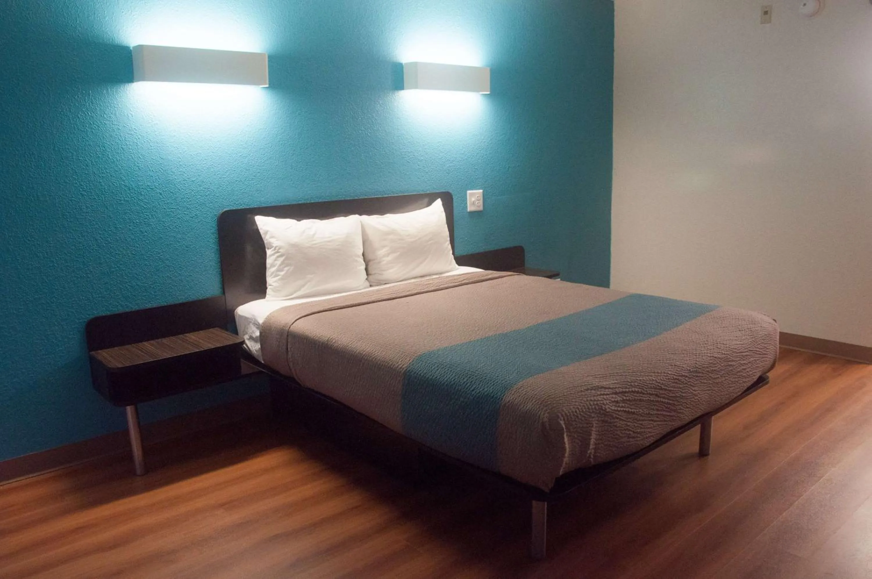 Queen Room - Disability Access - Non-Smoking in Motel 6-Raleigh, NC - North