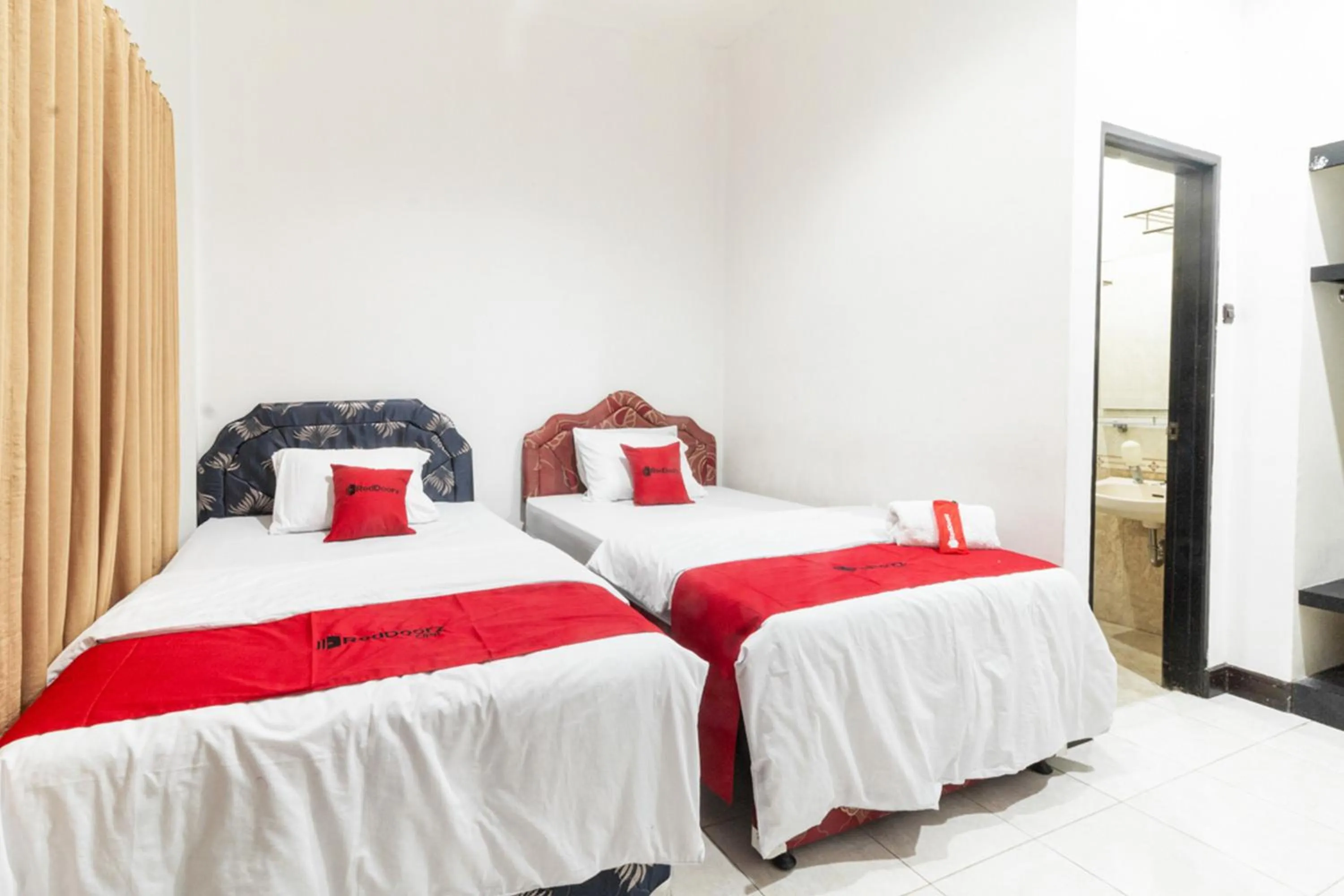 Twin Room in RedDoorz near Bahu Mall Manado