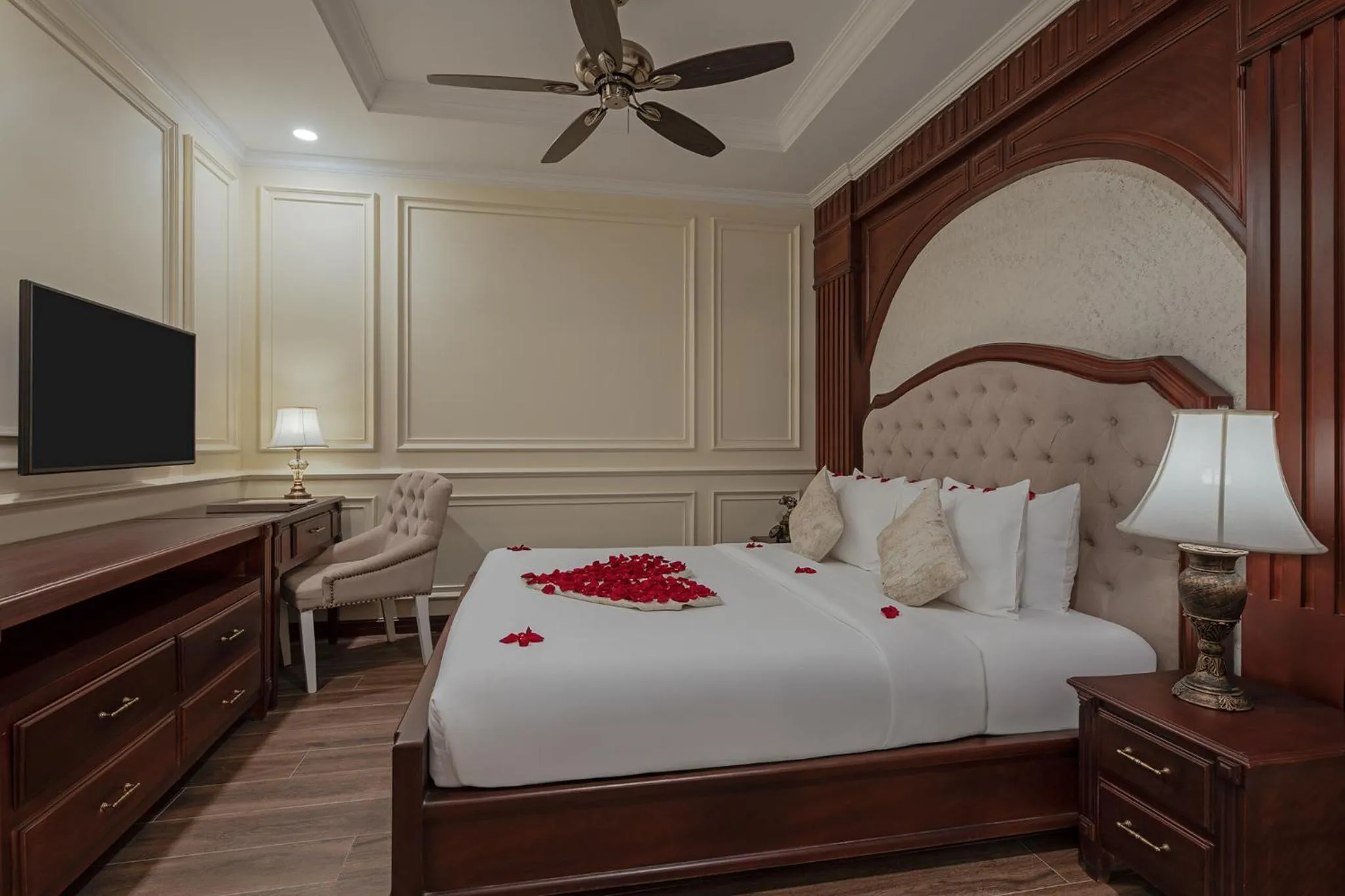 Anik Classic King with Balcony in Anik Palace Hotel