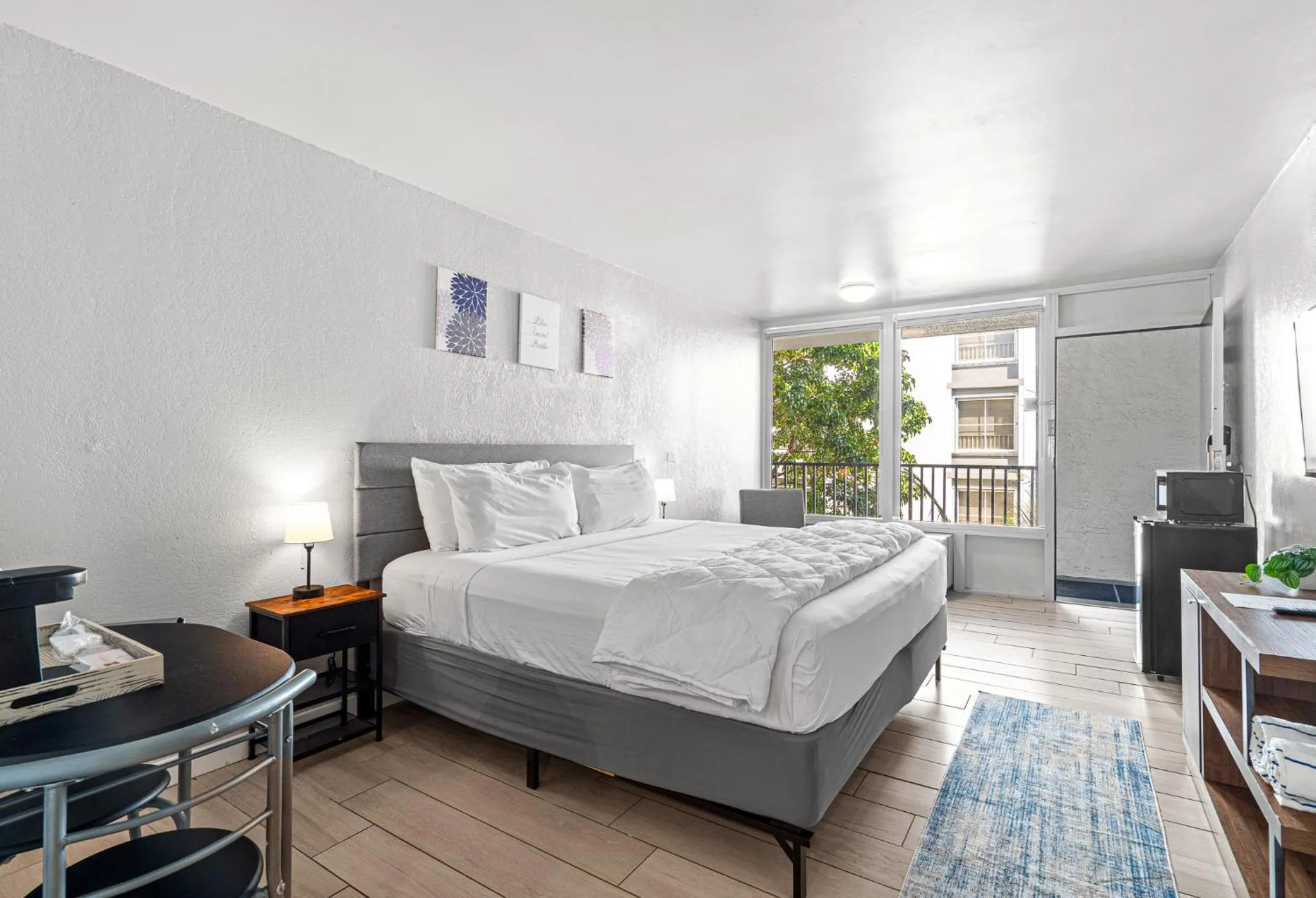 King Room - Non-Smoking in Hotolos Hollywood