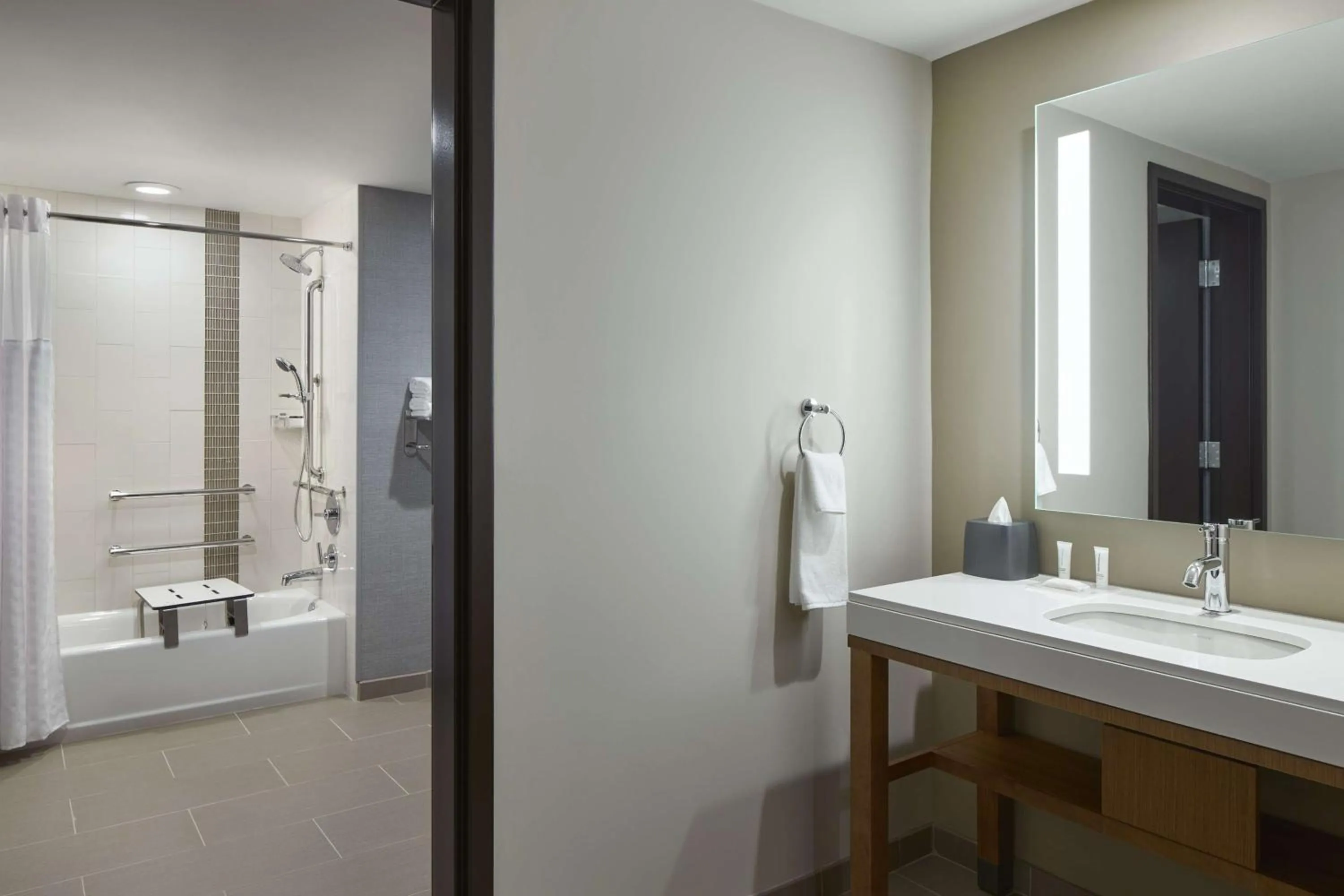 Queen Room with Two Queen Beds with Accessible Tub - Disability Access in Hyatt Place Evansville