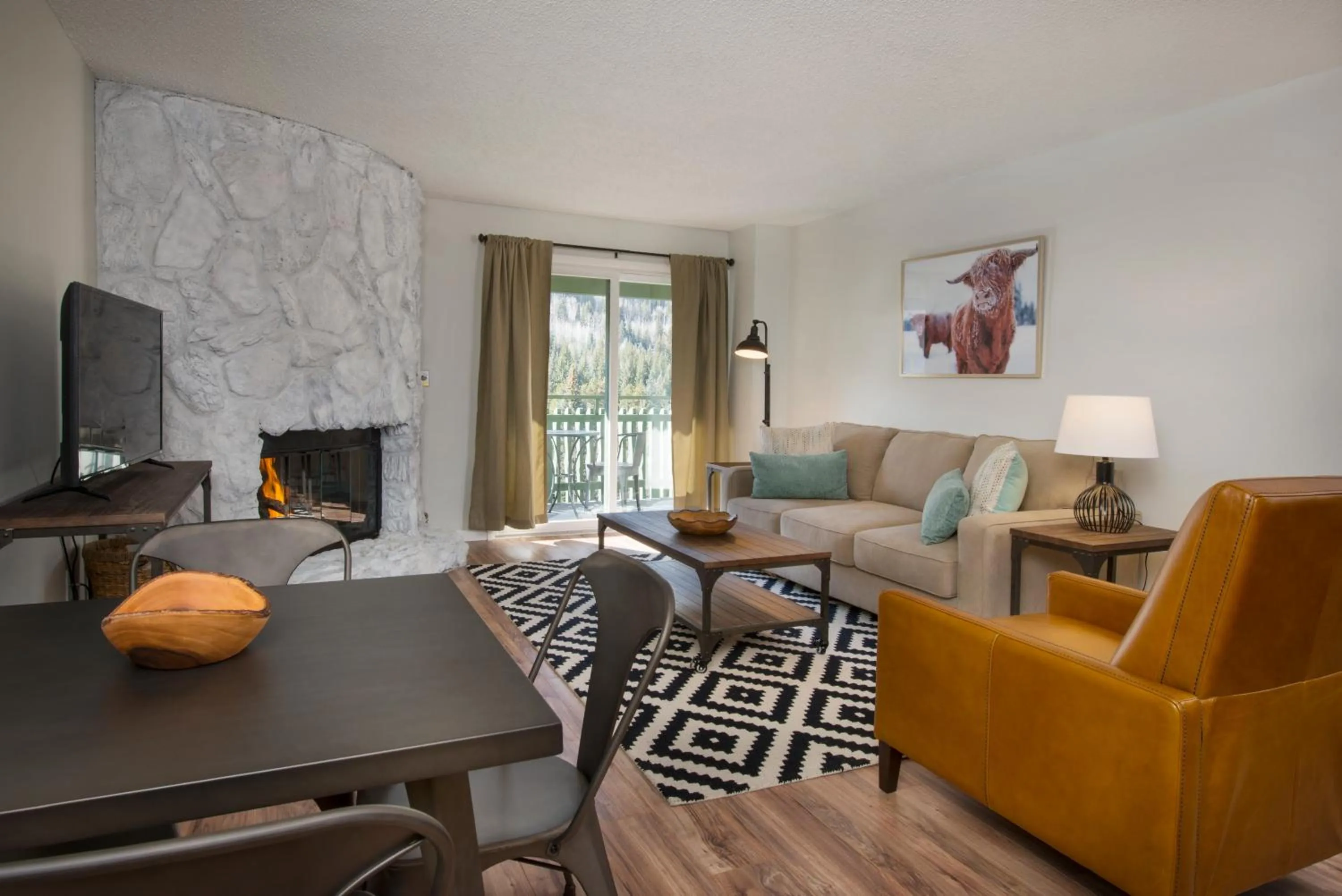 Two-Bedroom Apartment with Mountain View in Evergreen Lodge at Vail