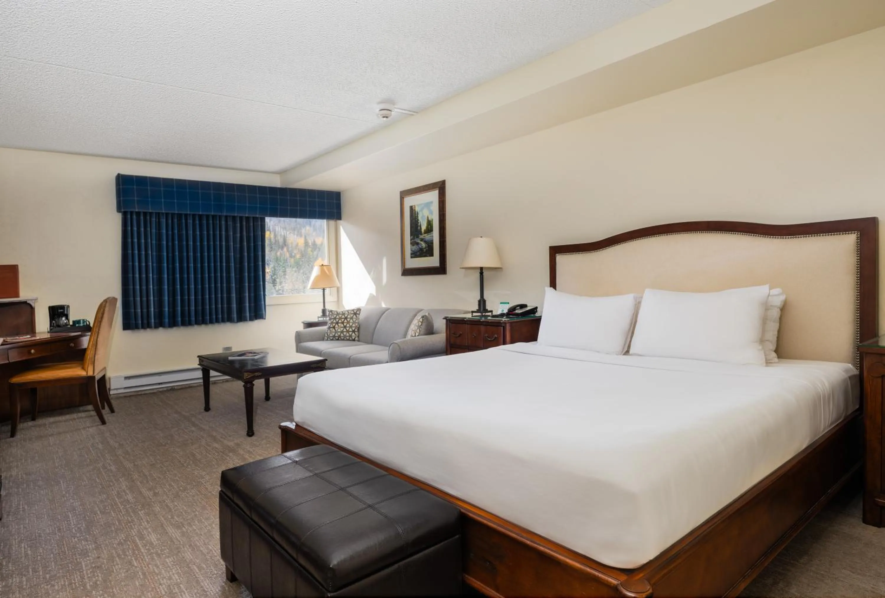 King Room with Sofa Bed - Mountain View in Evergreen Lodge at Vail