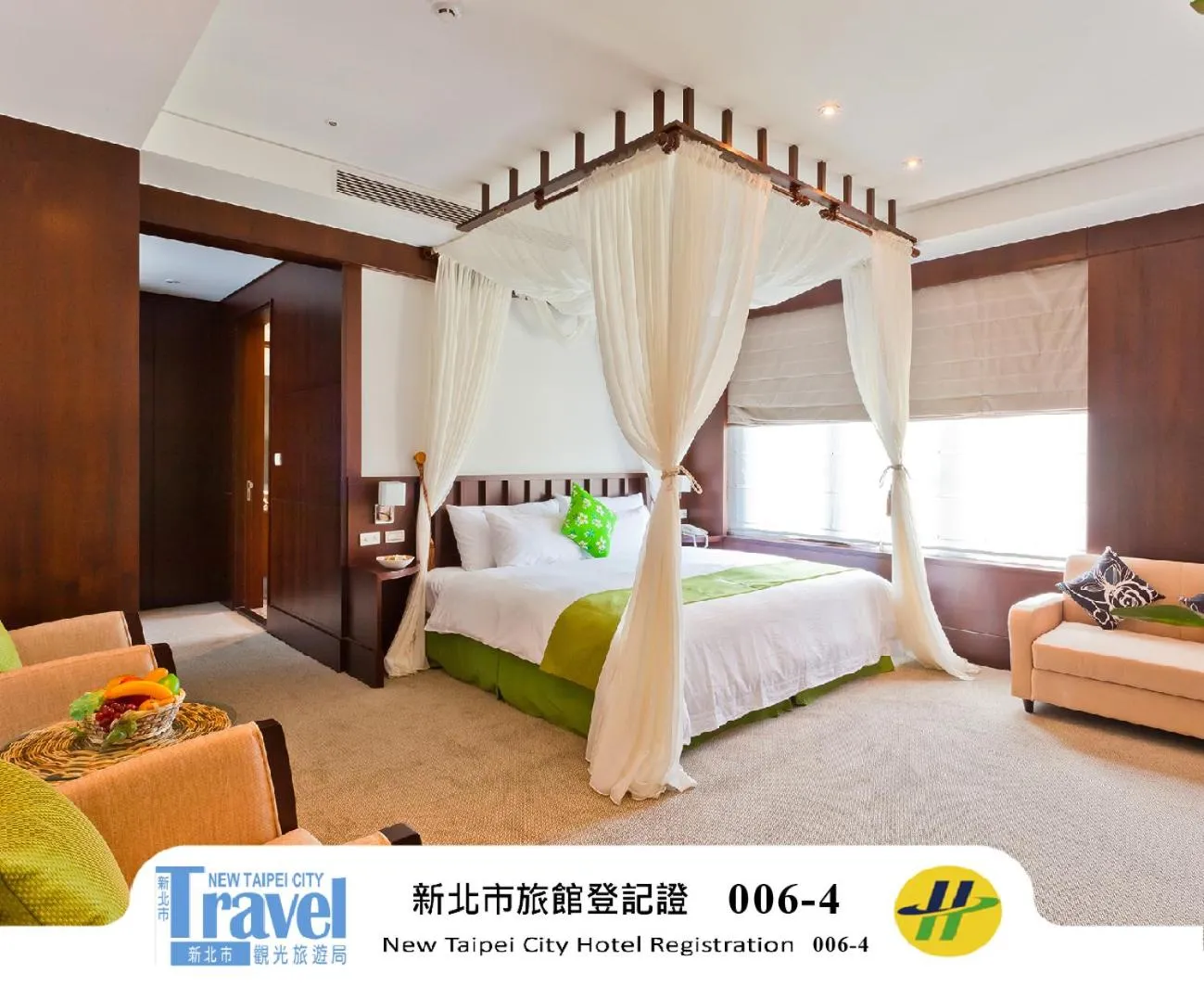 Deluxe Family Suite in The Loft Seaside Suites