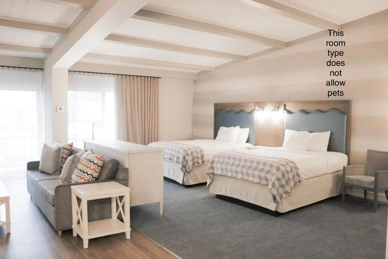 Studio Suite with Two Queen Beds - Non-Smoking in Howard Johnson by Wyndham Middletown Newport Area