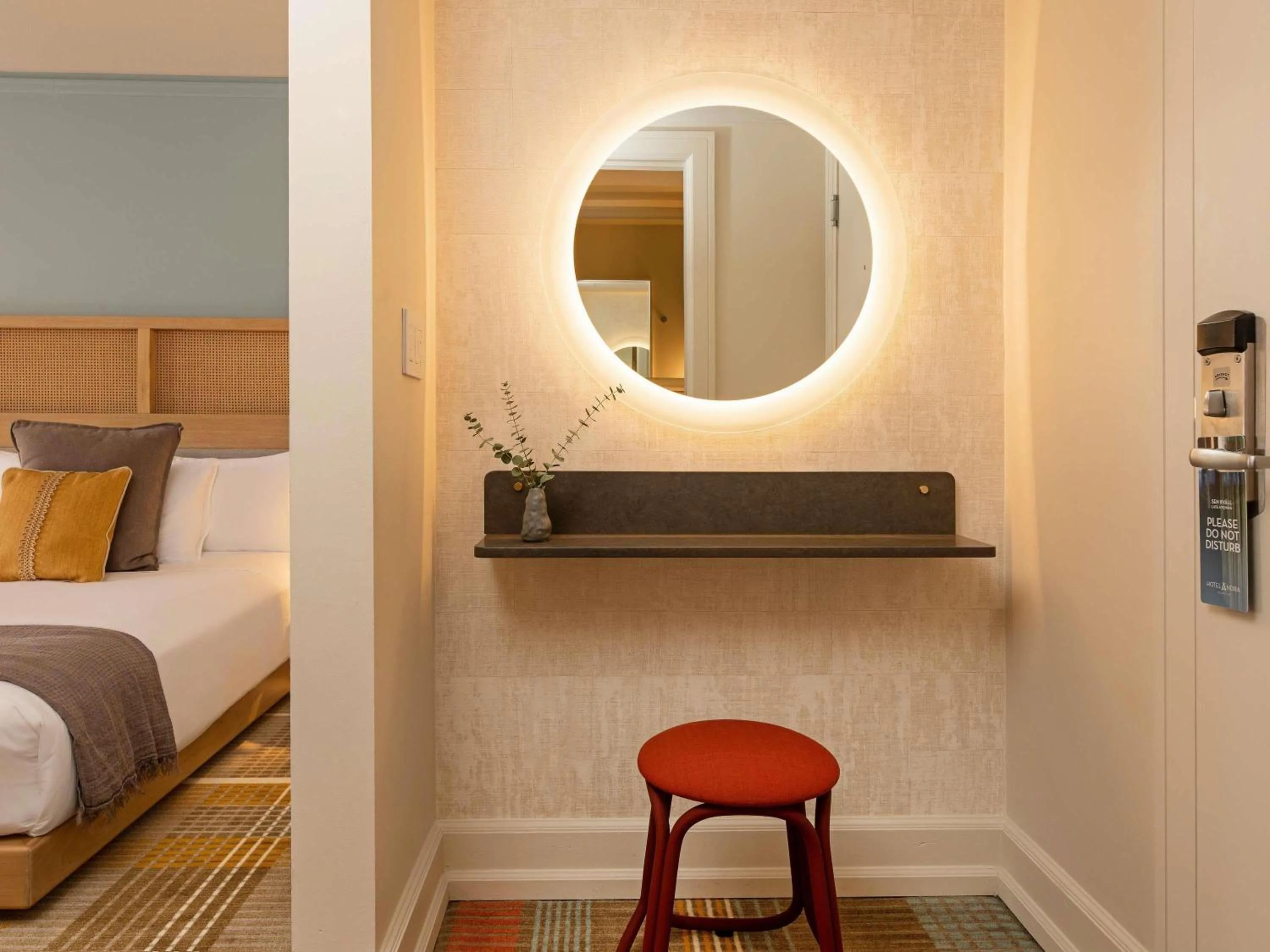 Junior Suite with One King Bed and Cityview in Ändra Hotel Seattle - MGallery Collection