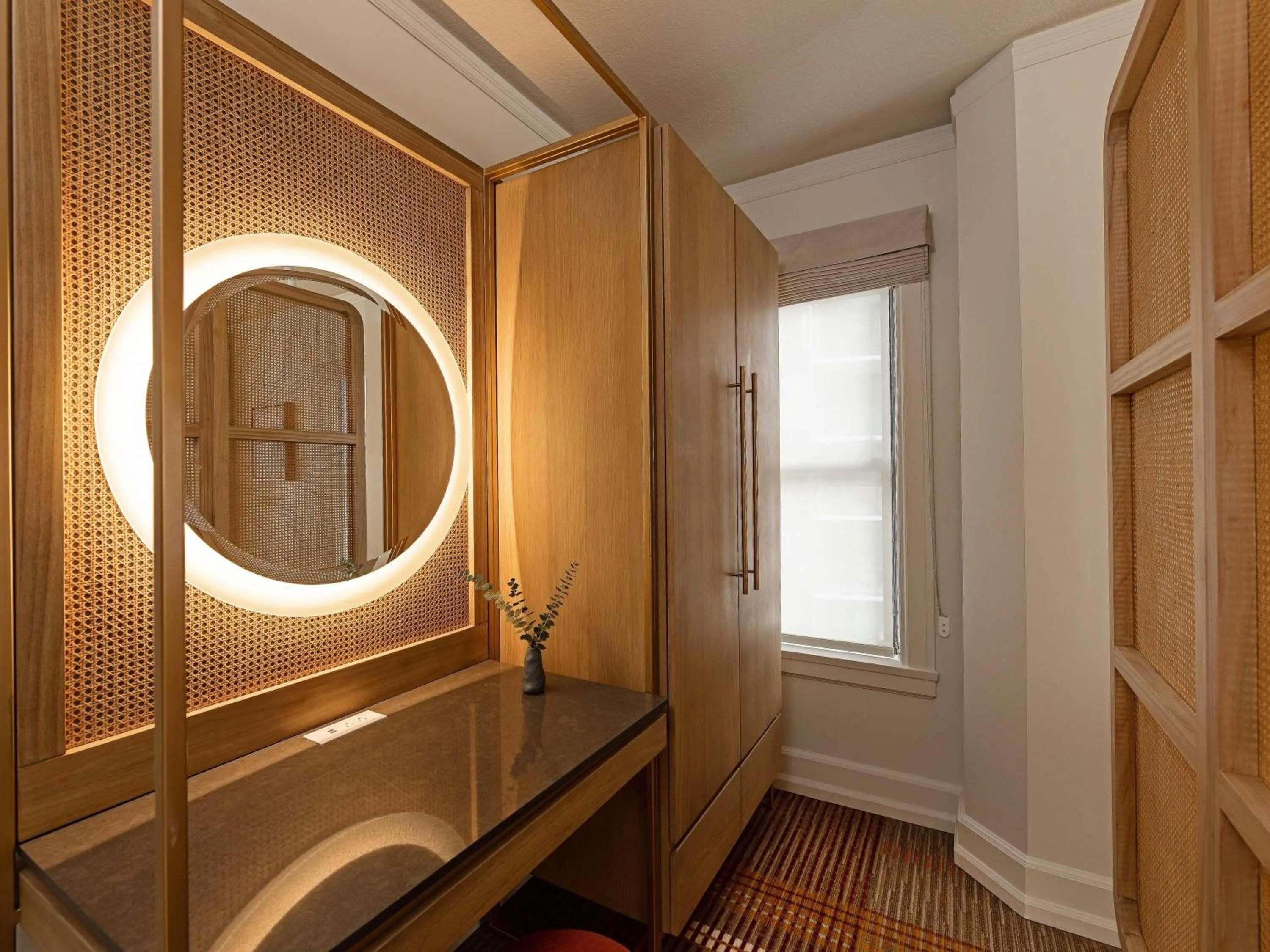 Premier Corner King Suite with City View in Ändra Hotel Seattle - MGallery Collection