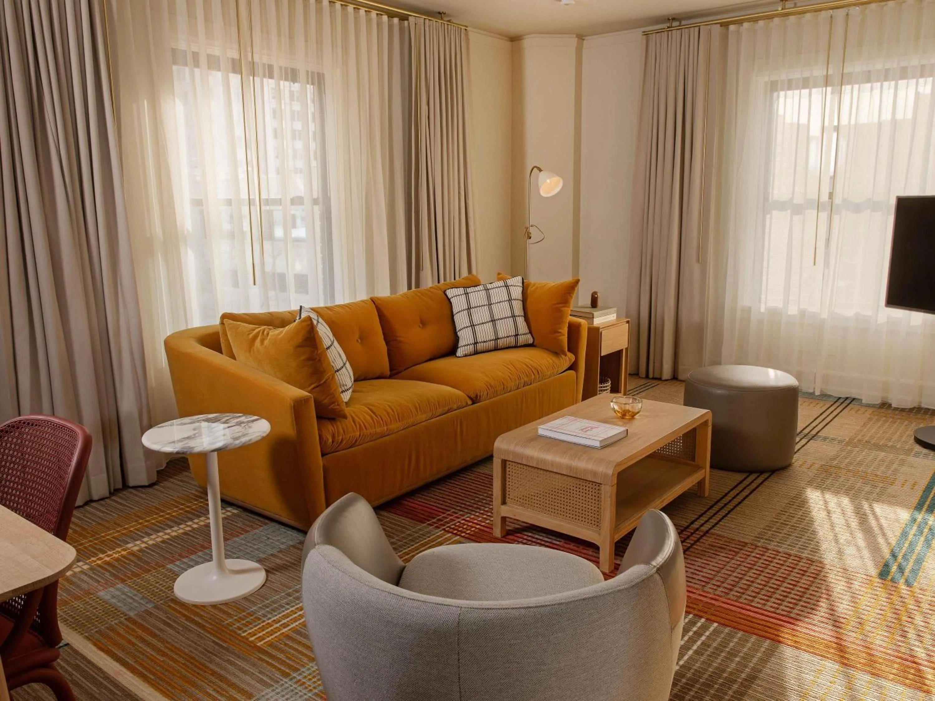 Corner One Bedroom Suite with Cityview in Ändra Hotel Seattle - MGallery Collection