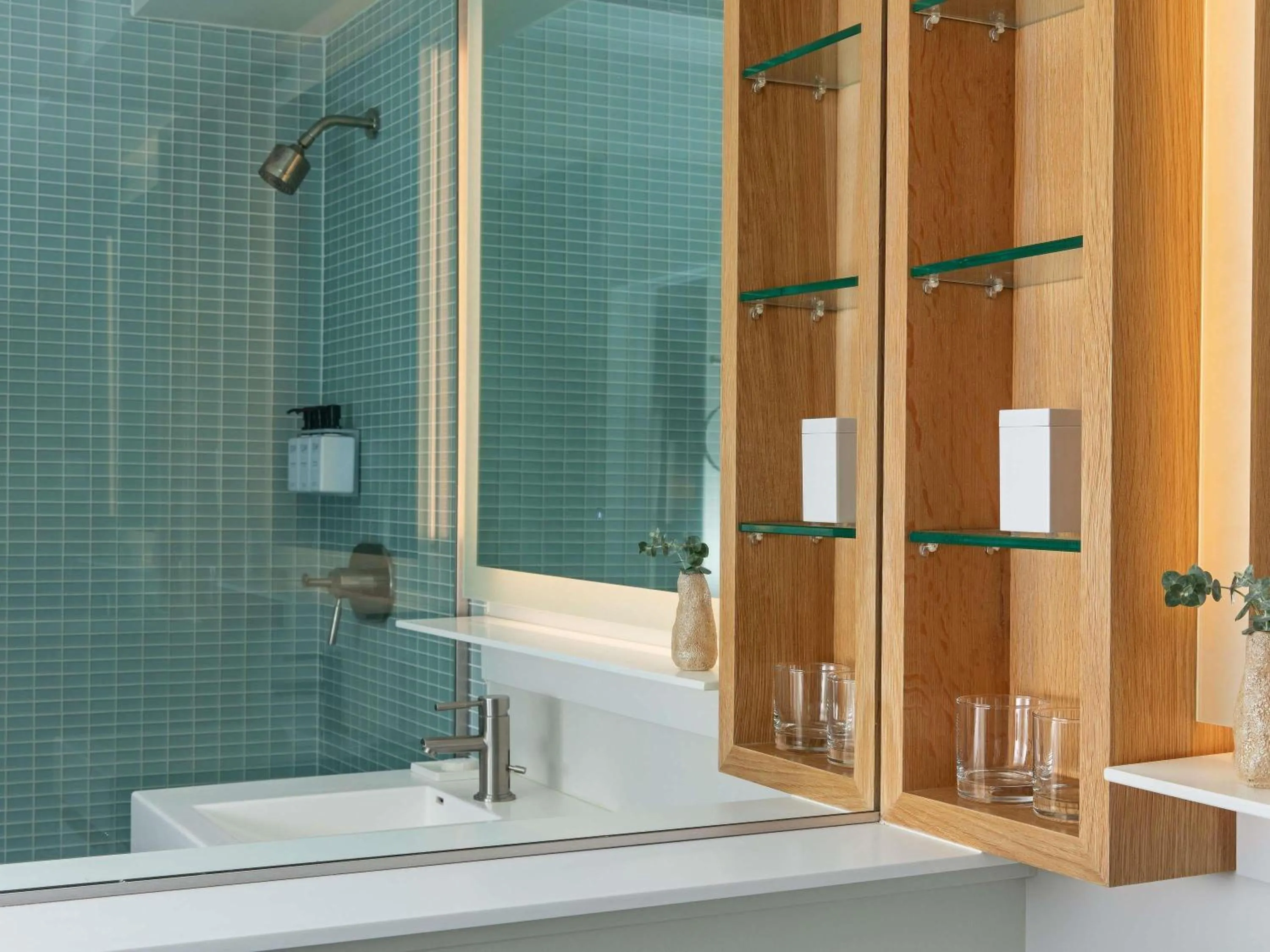 Classic Queen Room with Cityview in Ändra Hotel Seattle - MGallery Collection