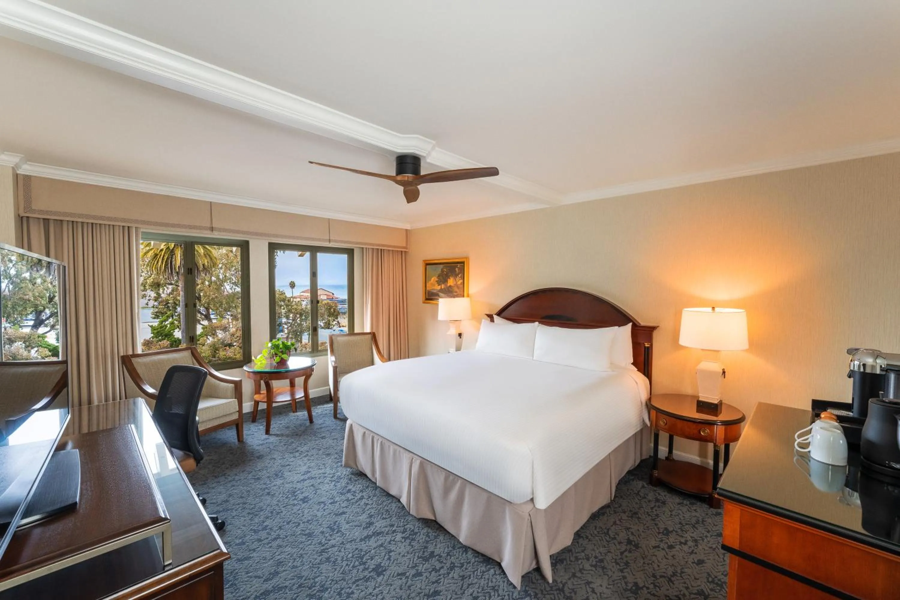 Inland View Room with King Bed in Monterey Plaza Hotel & Spa