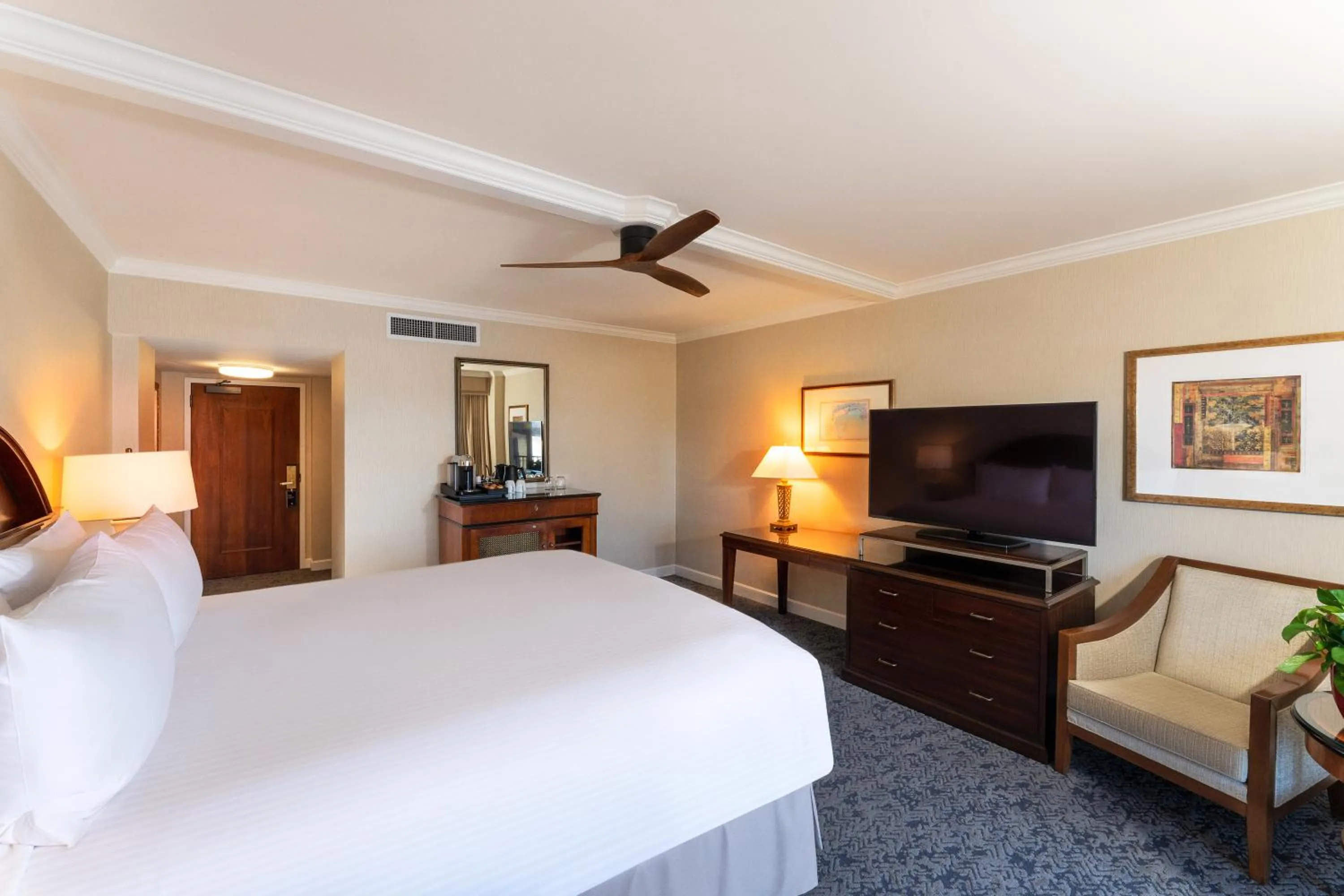 Deluxe King Room with Inland View in Monterey Plaza Hotel & Spa