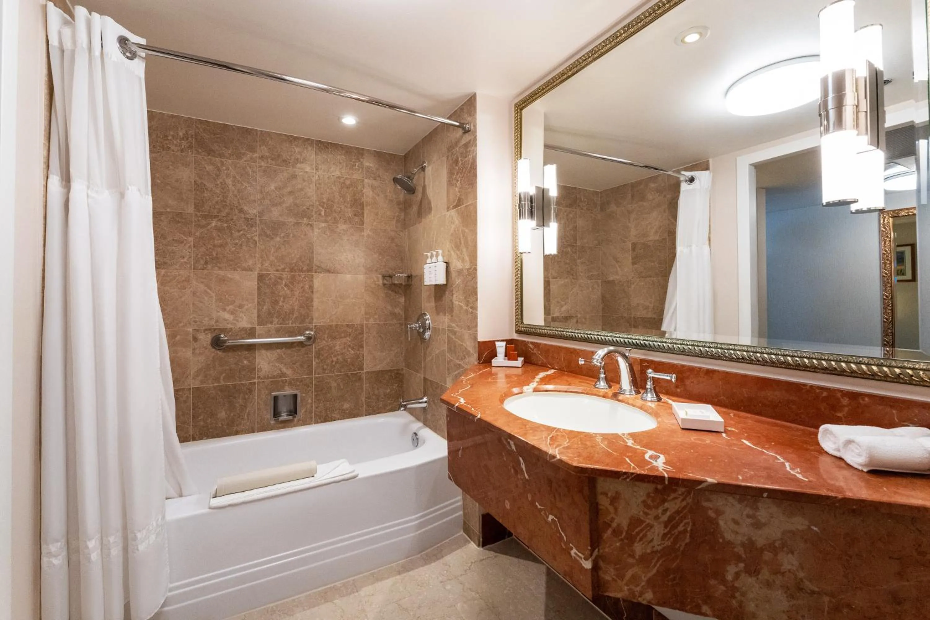 Partial Ocean View Queen/Queen in Monterey Plaza Hotel & Spa