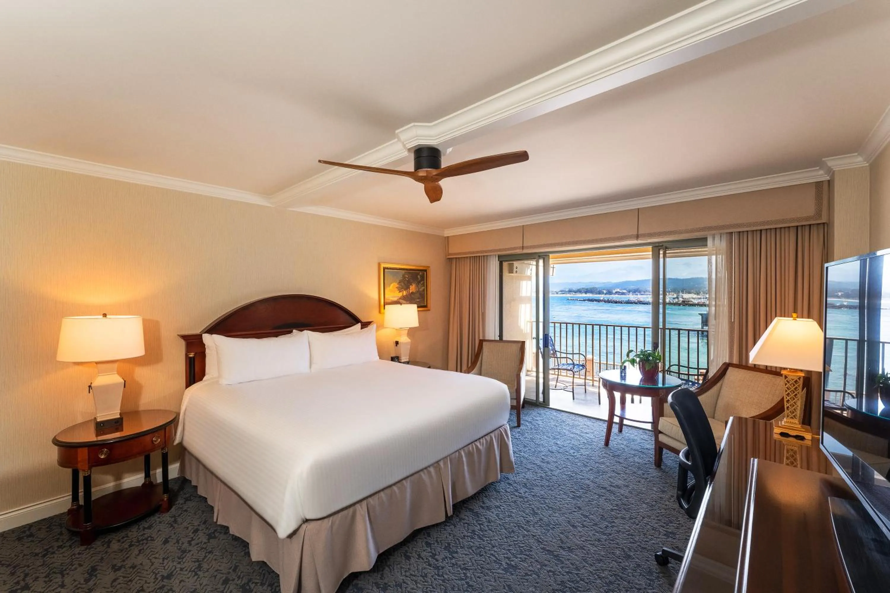 Deluxe King Room with Harbor View in Monterey Plaza Hotel & Spa