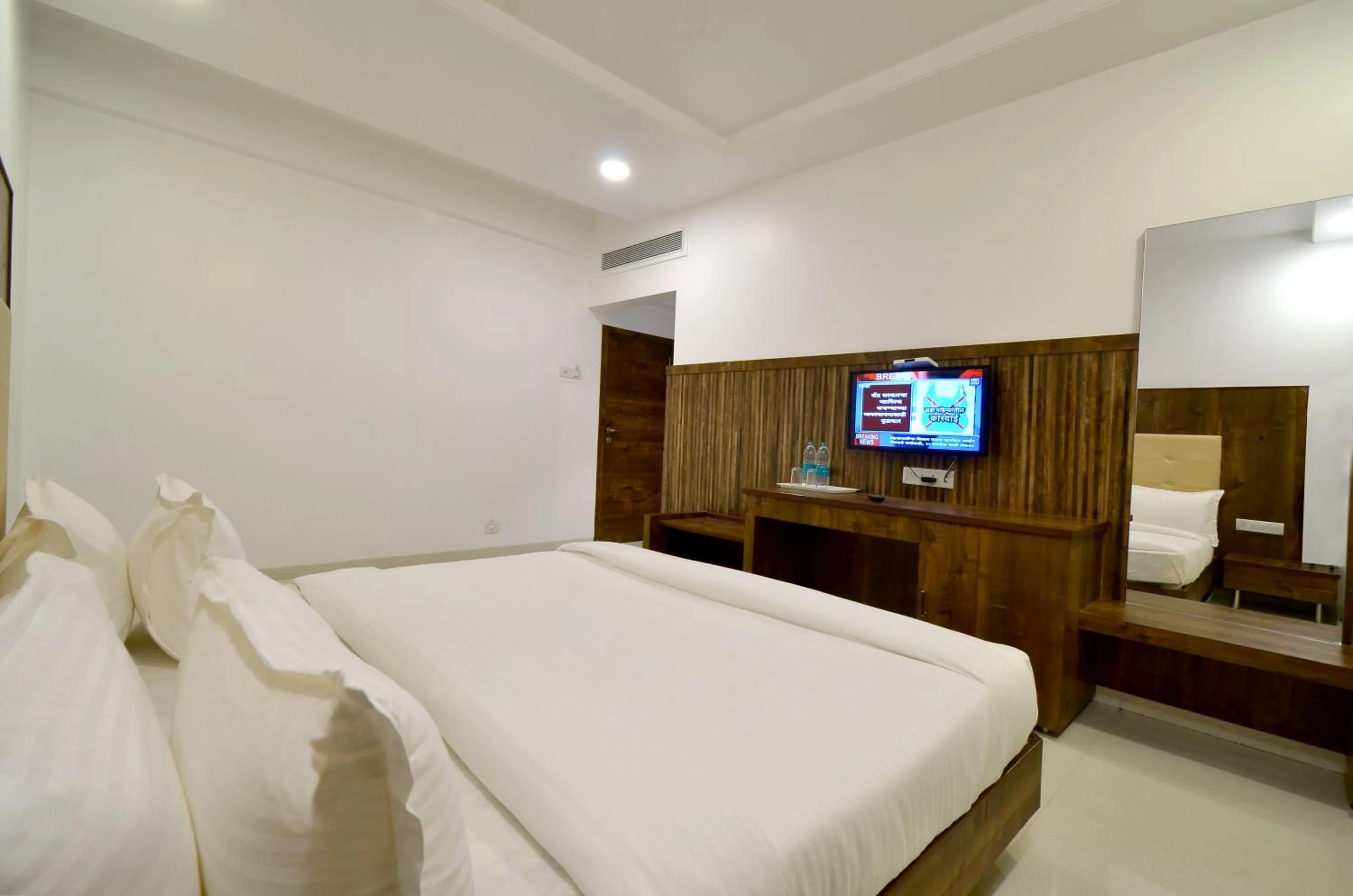 Deluxe King Room in Hotel Dwarka Park