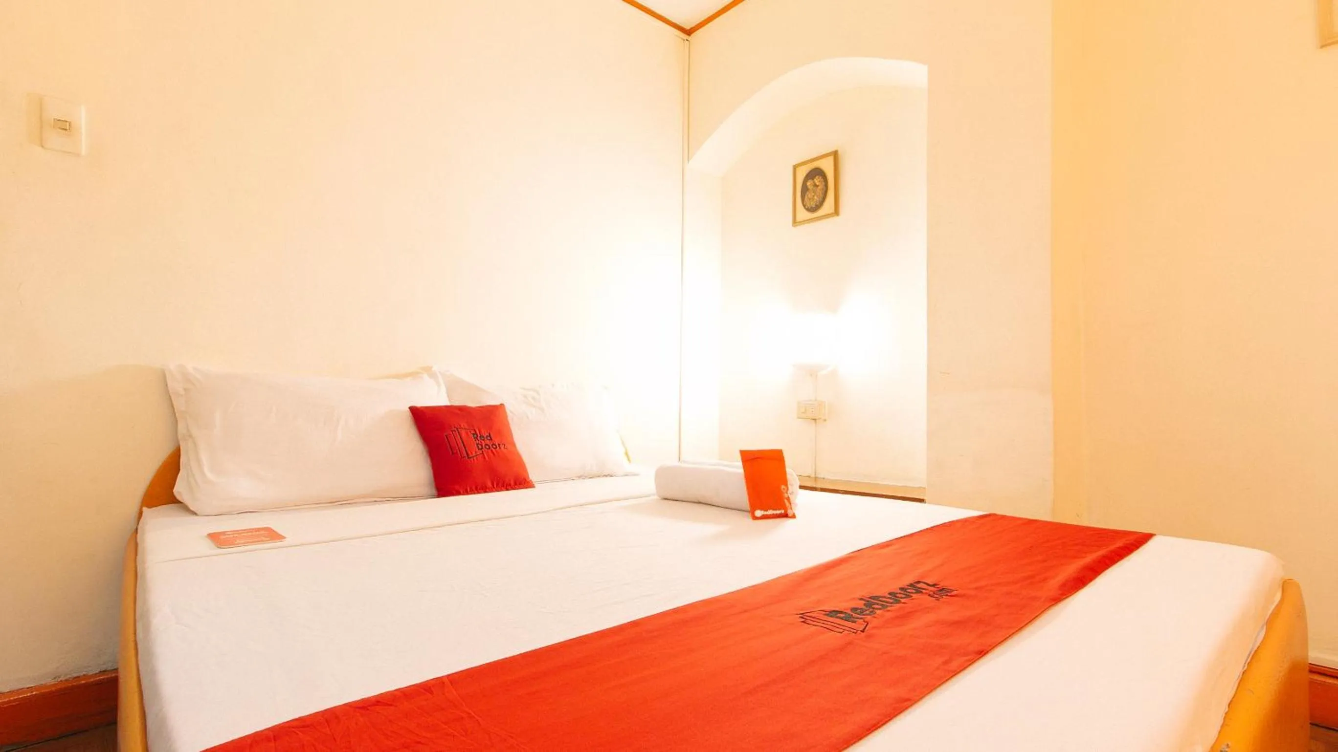 Deluxe Room in RedDoorz near East Avenue Medical Center