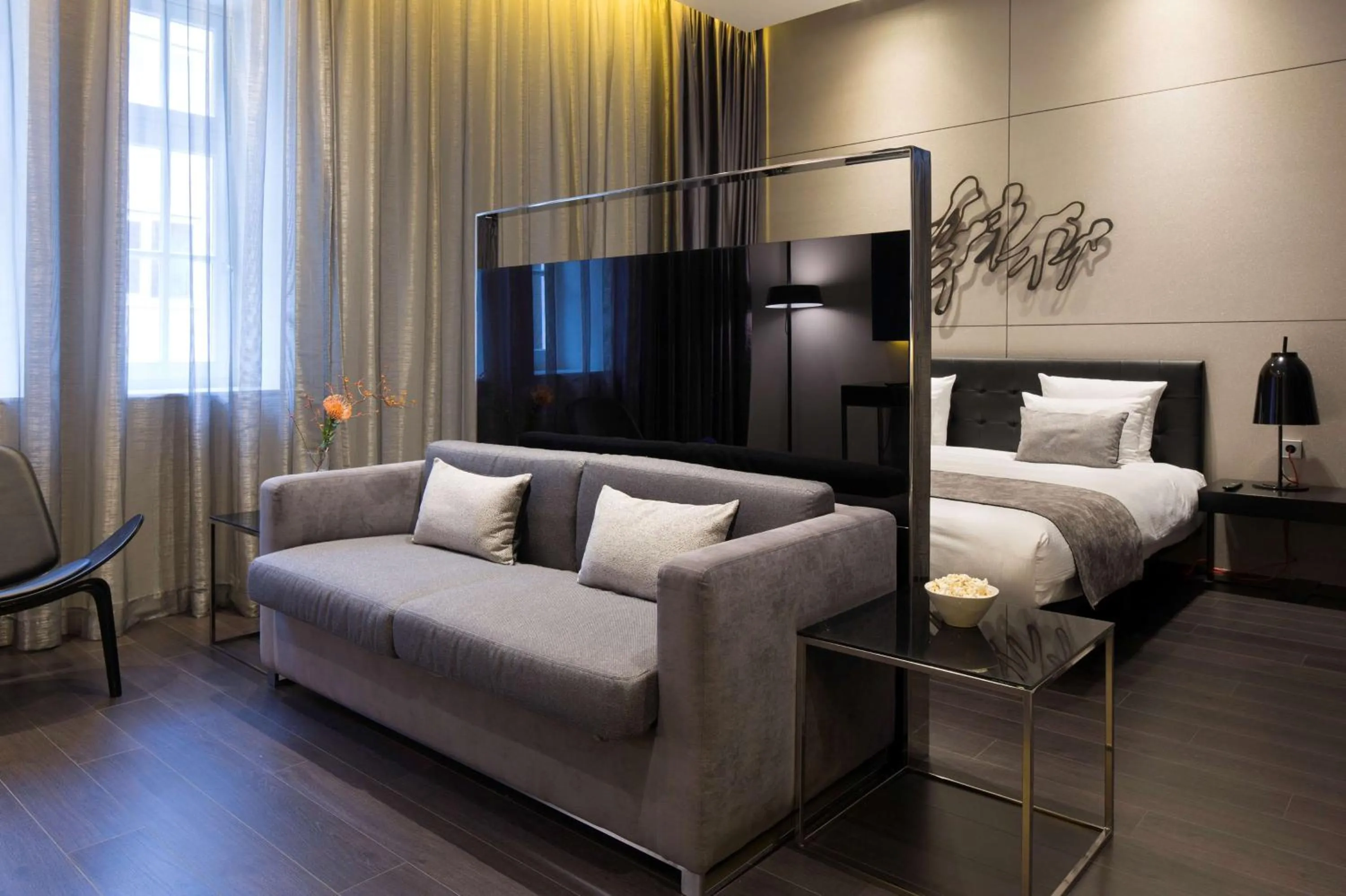 Art Junior Suite King in art'otel amsterdam, Powered by Radisson Hotels