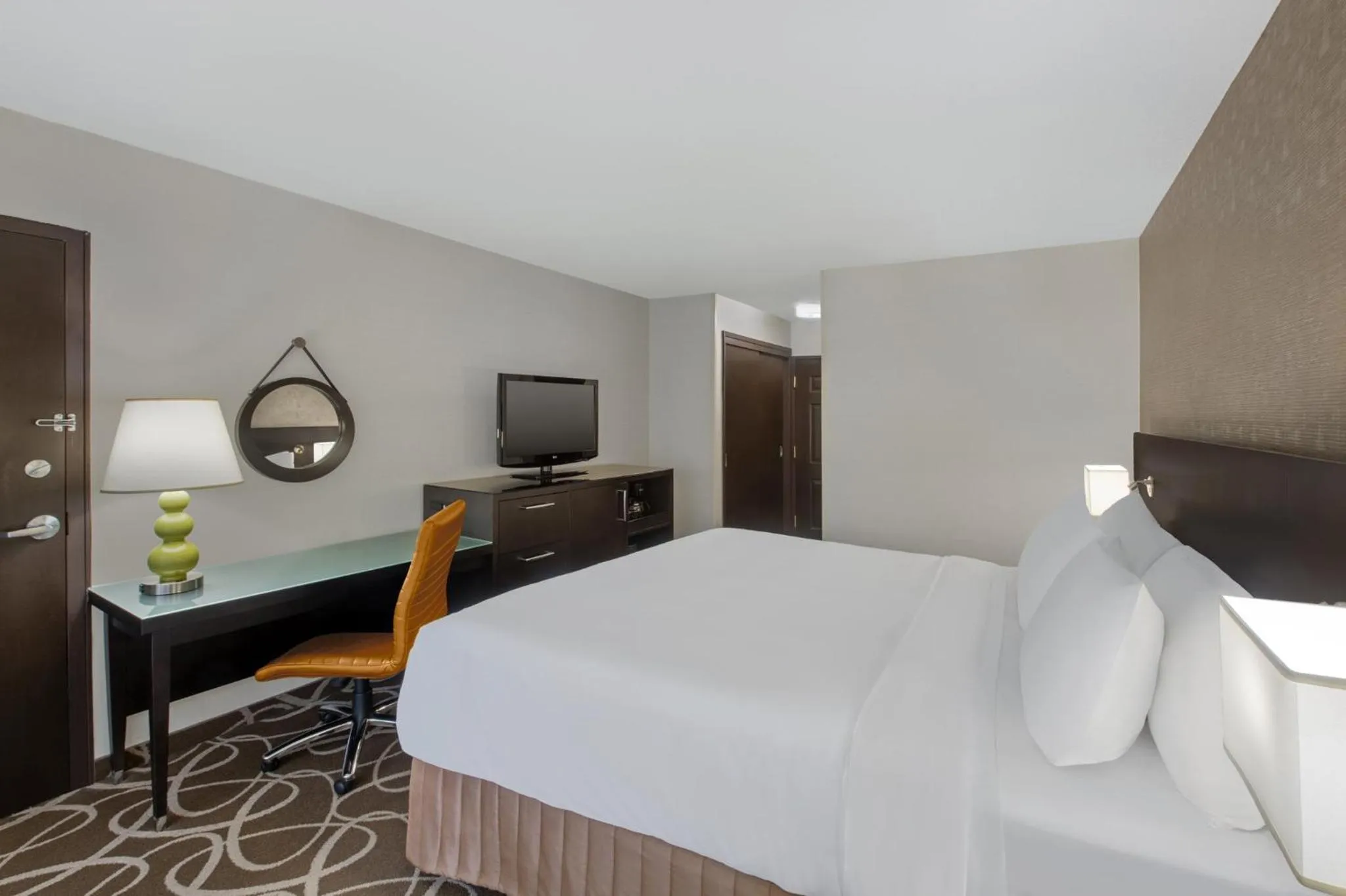Premium King Room in Crowne Plaza Kitchener-Waterloo by IHG