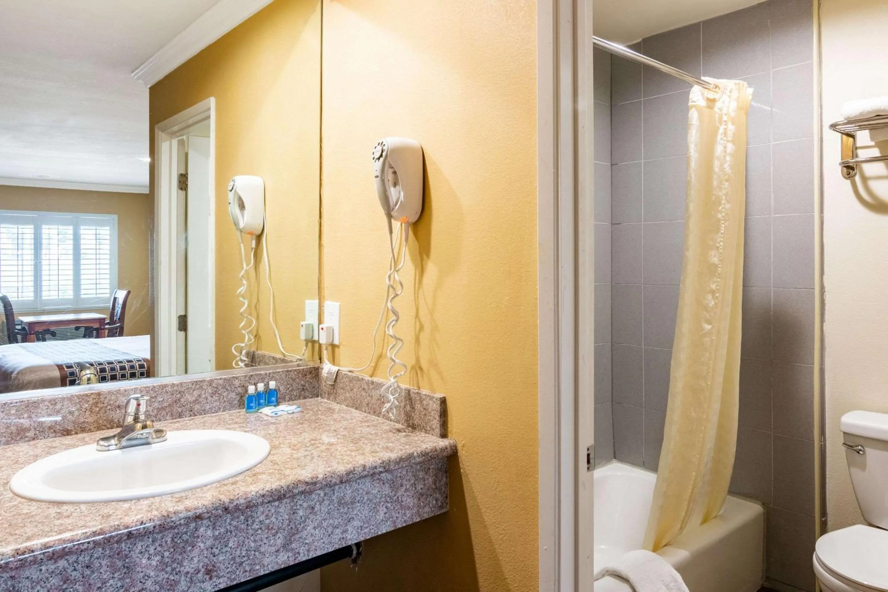 Standard Room, 1 King Bed, Smoking in Rodeway Inn Artesia Cerritos