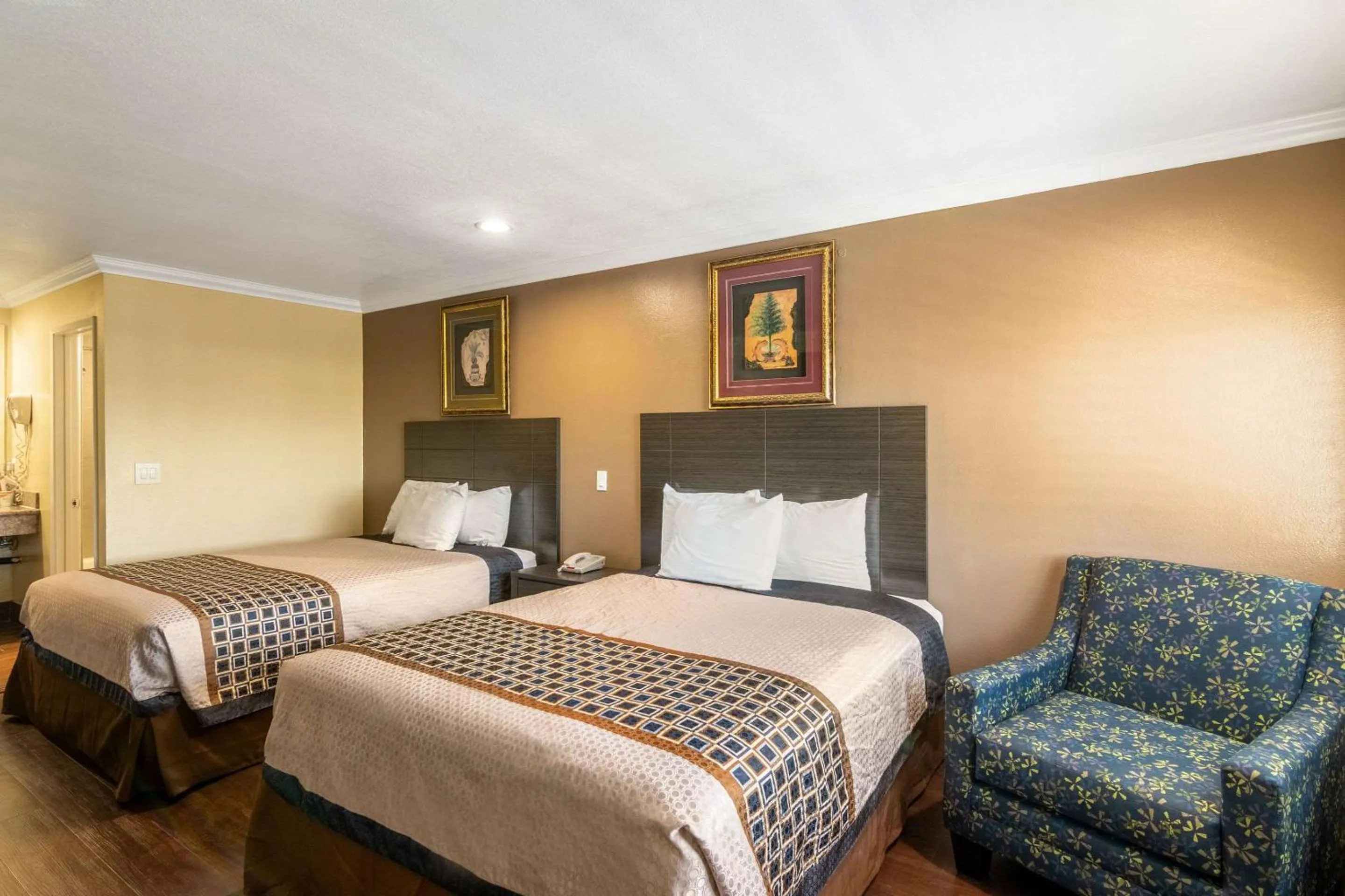 Deluxe Room, 2 Queen Beds, Non Smoking in Rodeway Inn Artesia Cerritos