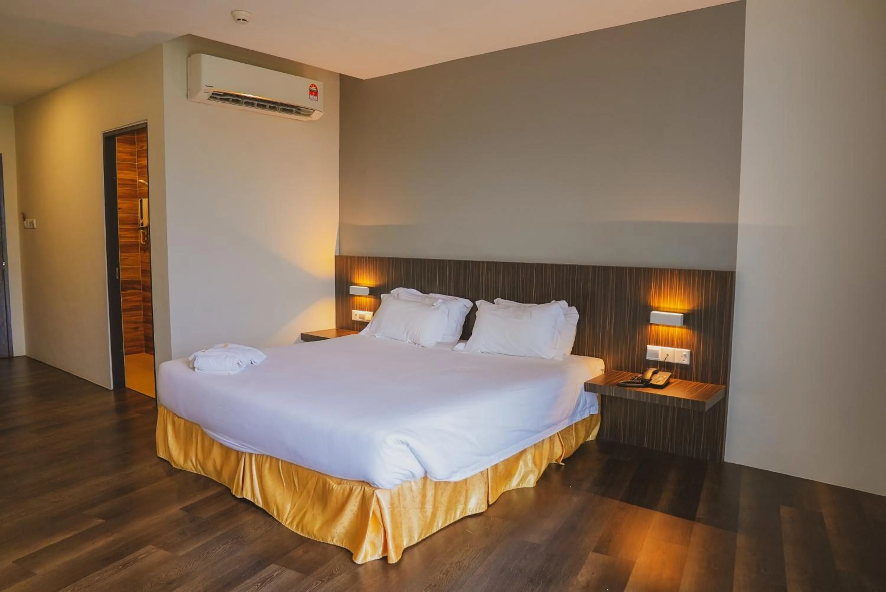 Deluxe King Room in Roxy Hotel Serian