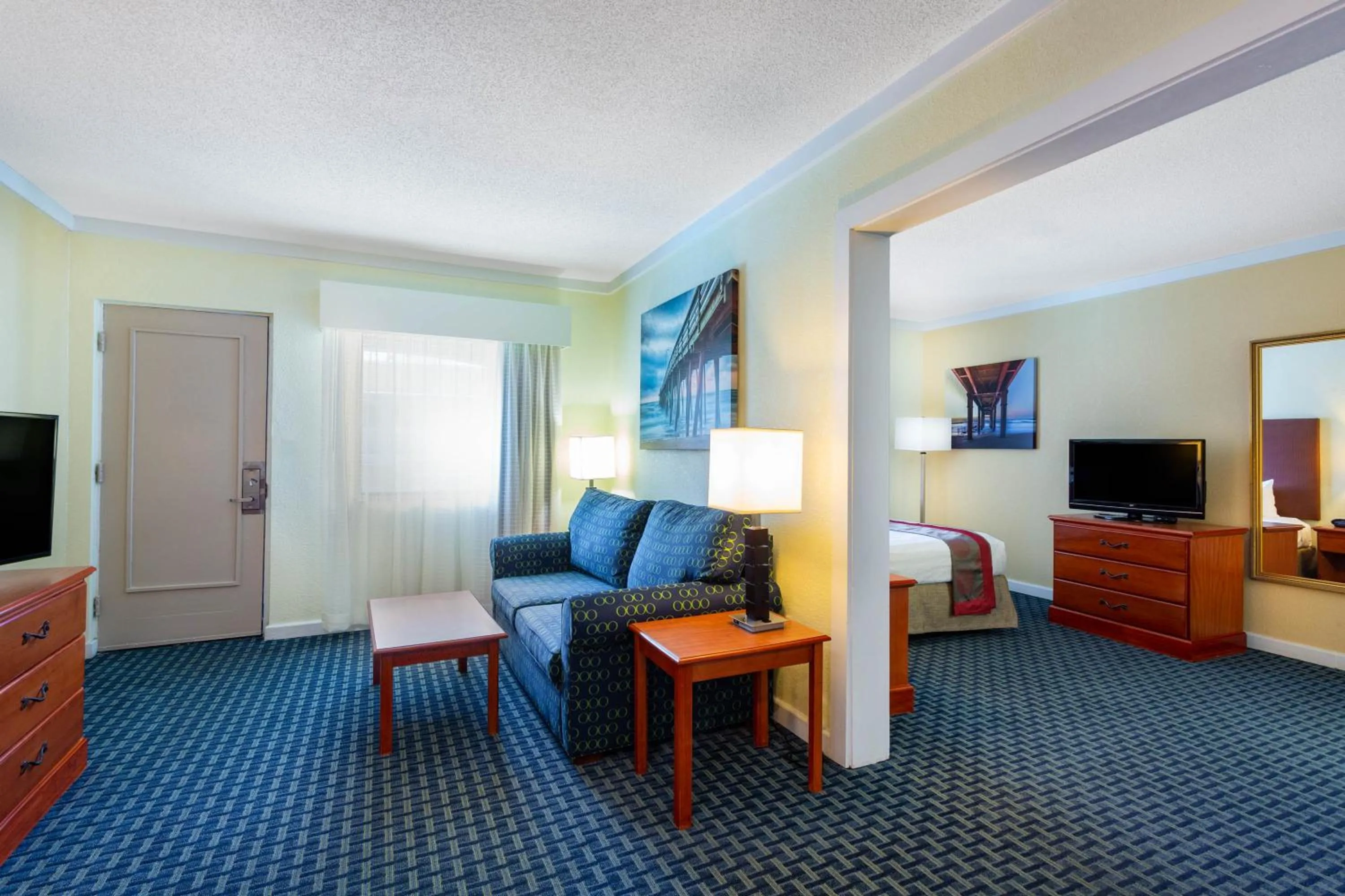 Queen Studio Suite - Non-Smoking in Ramada by Wyndham Virginia Beach
