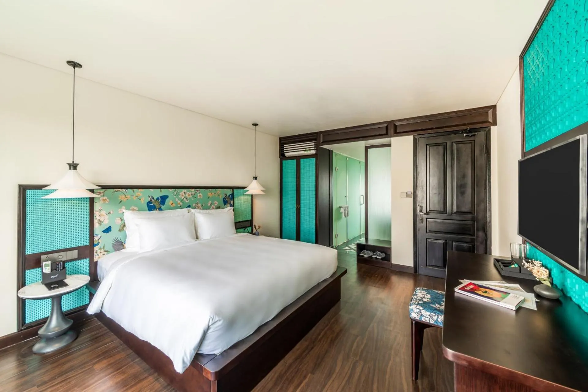 Deluxe Double Room with Balcony and River View in De An Hotel