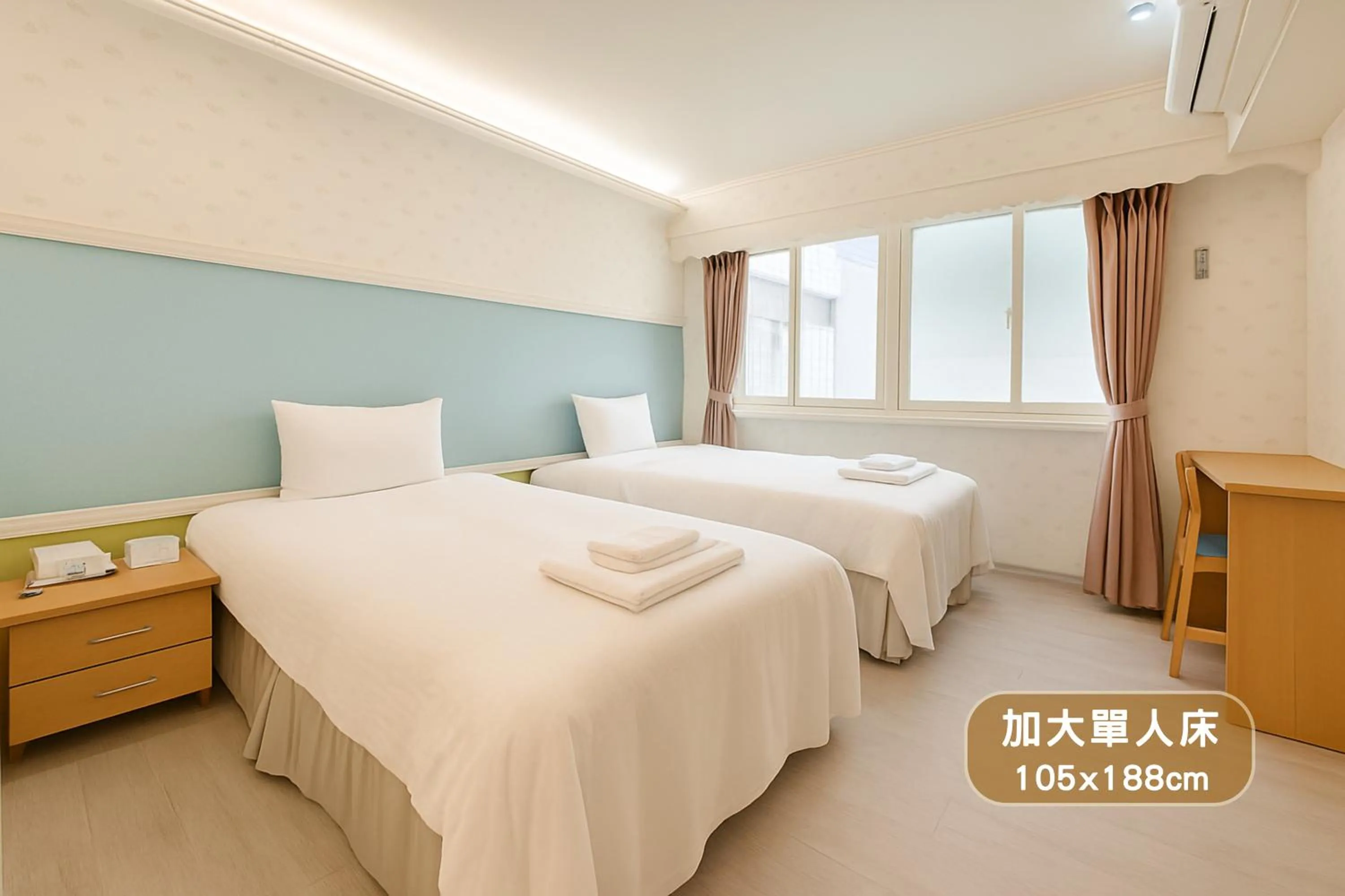 Superior Twin Room in Elizabeth Hotel