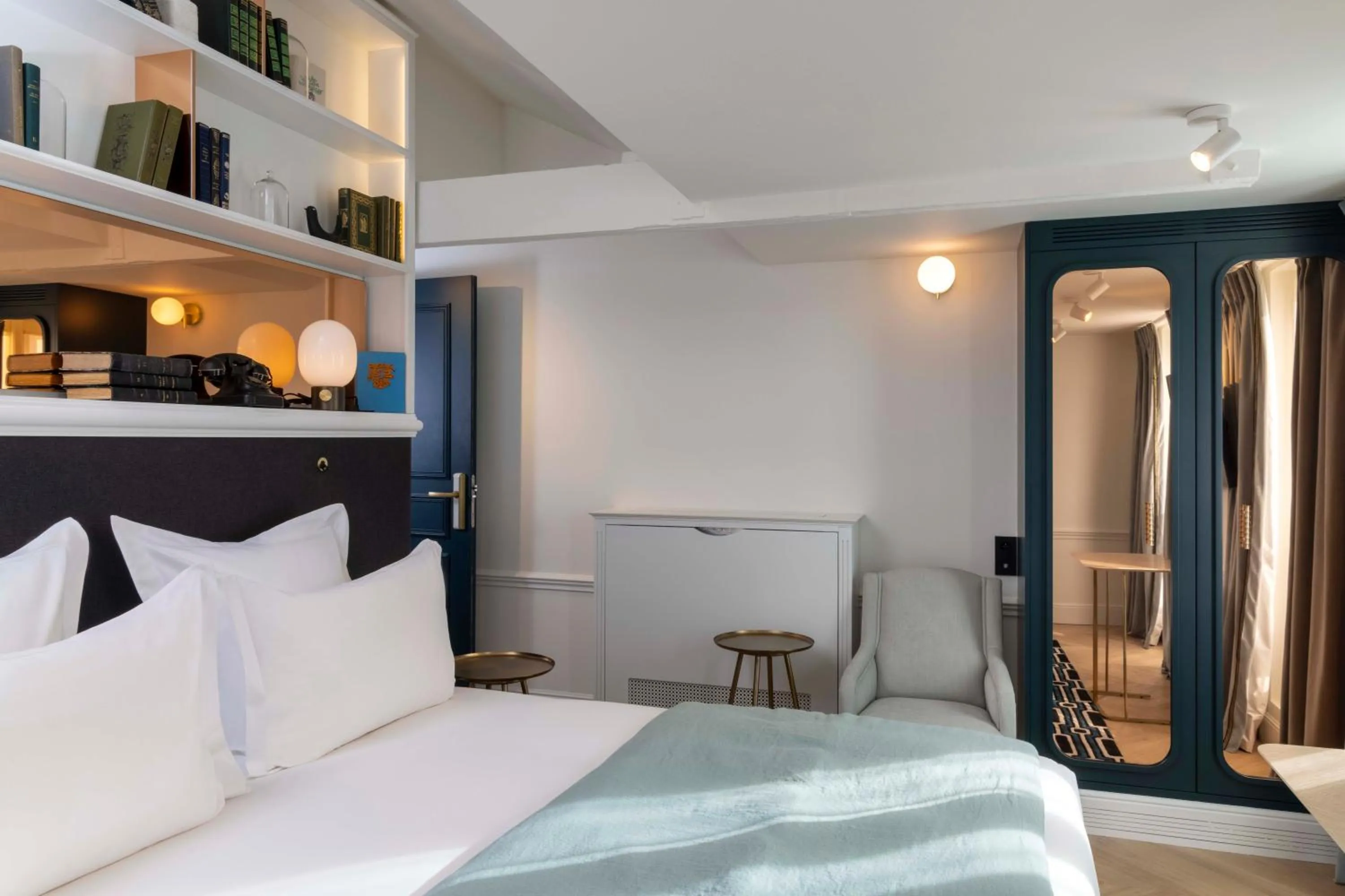 Parisian View in Hotel Louvre Montana