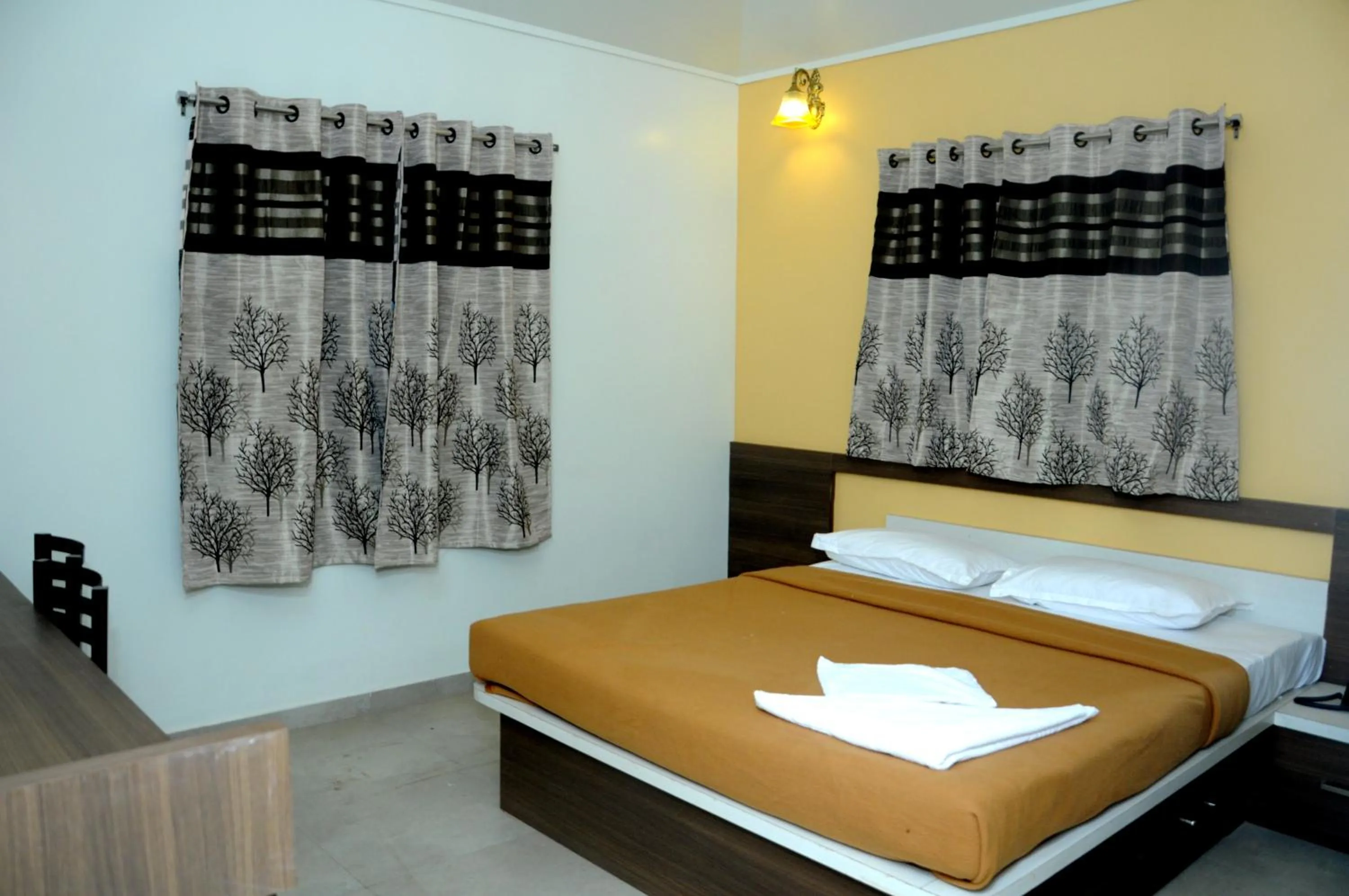 Standard Double Room with Fan in Rutu's Holidays Resort Panhala