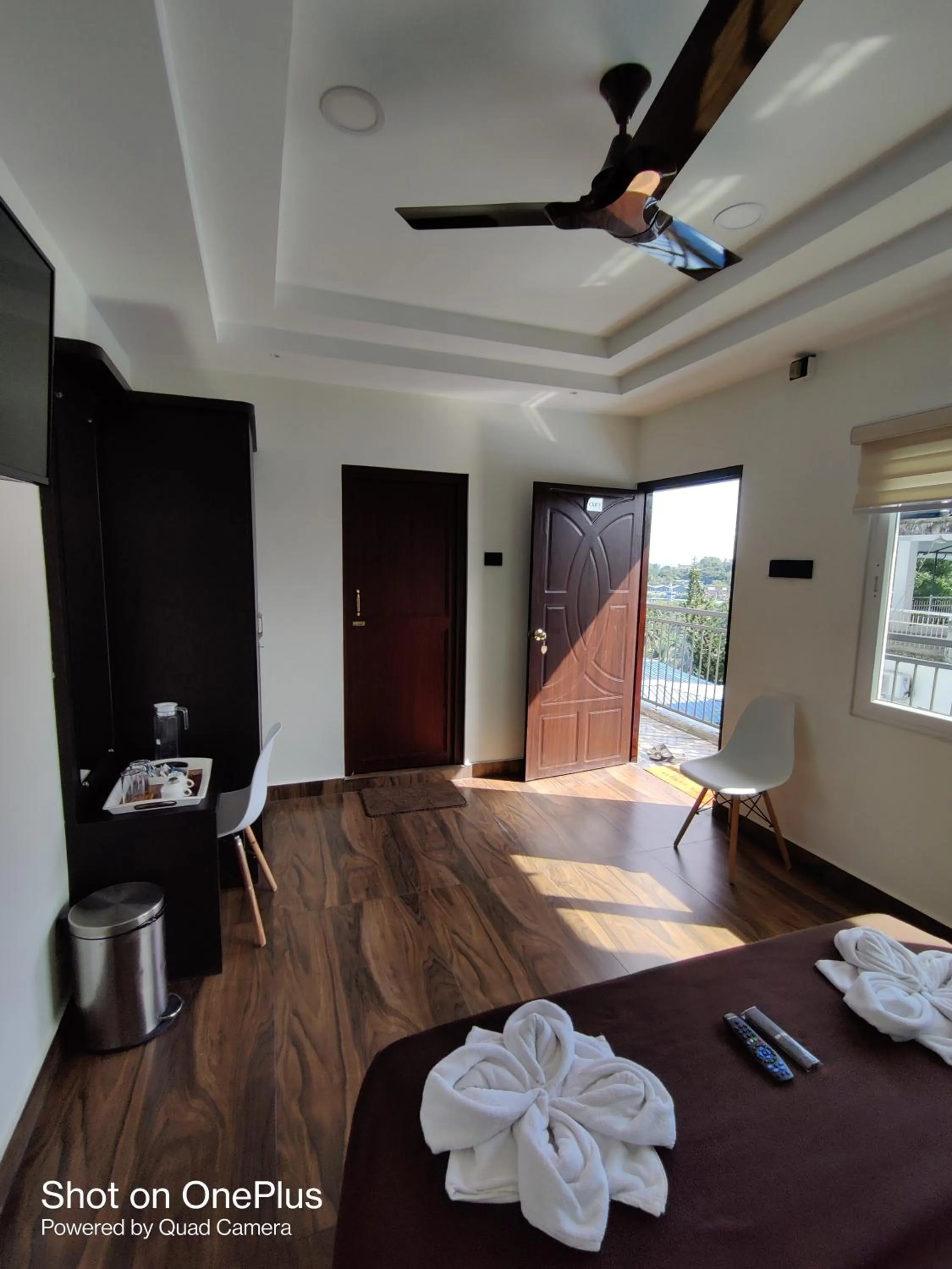 Deluxe Double Room (2 Adults + 1 Child) in Island Cliff