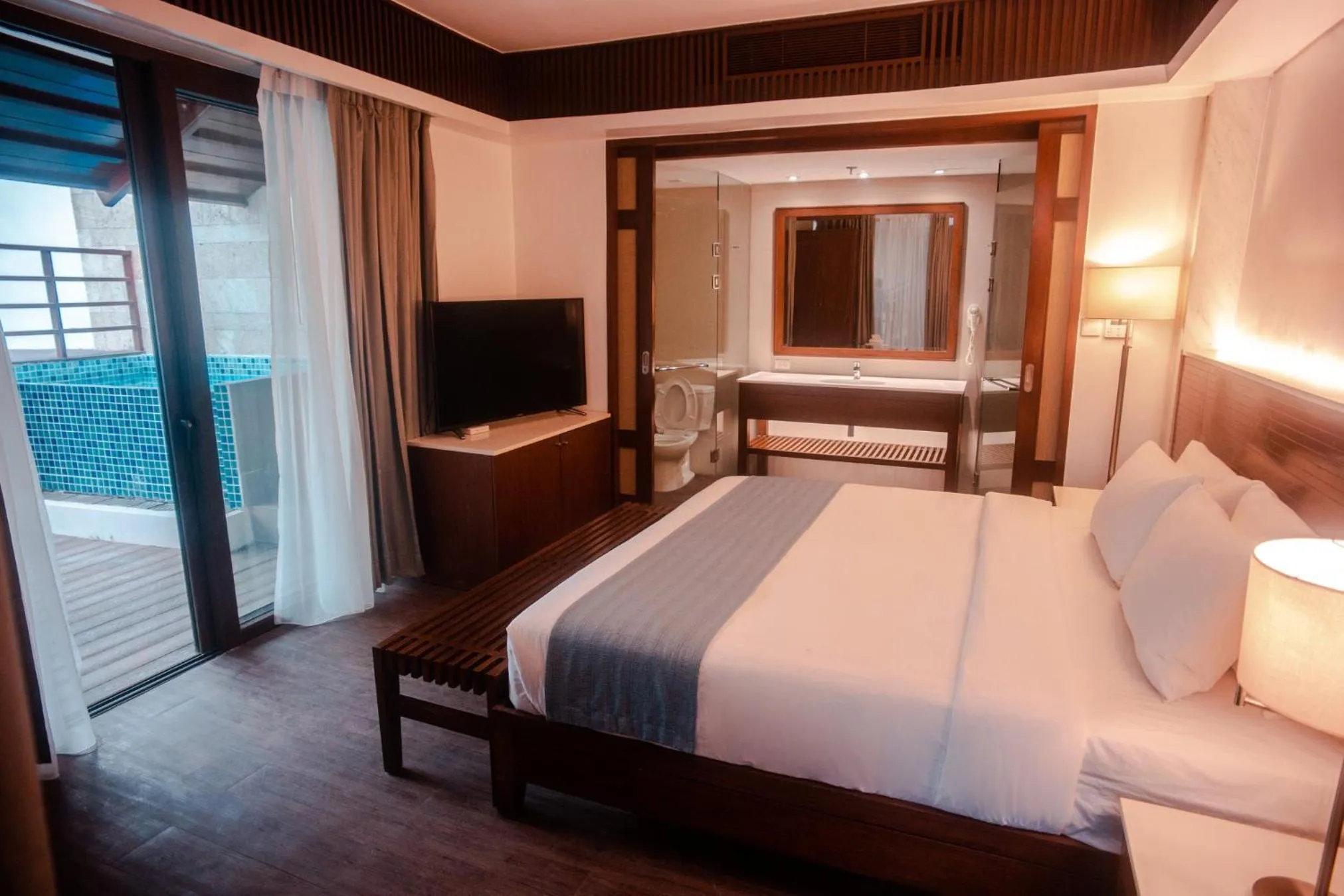 Sea Suite in Mandarin White Sand Boracay