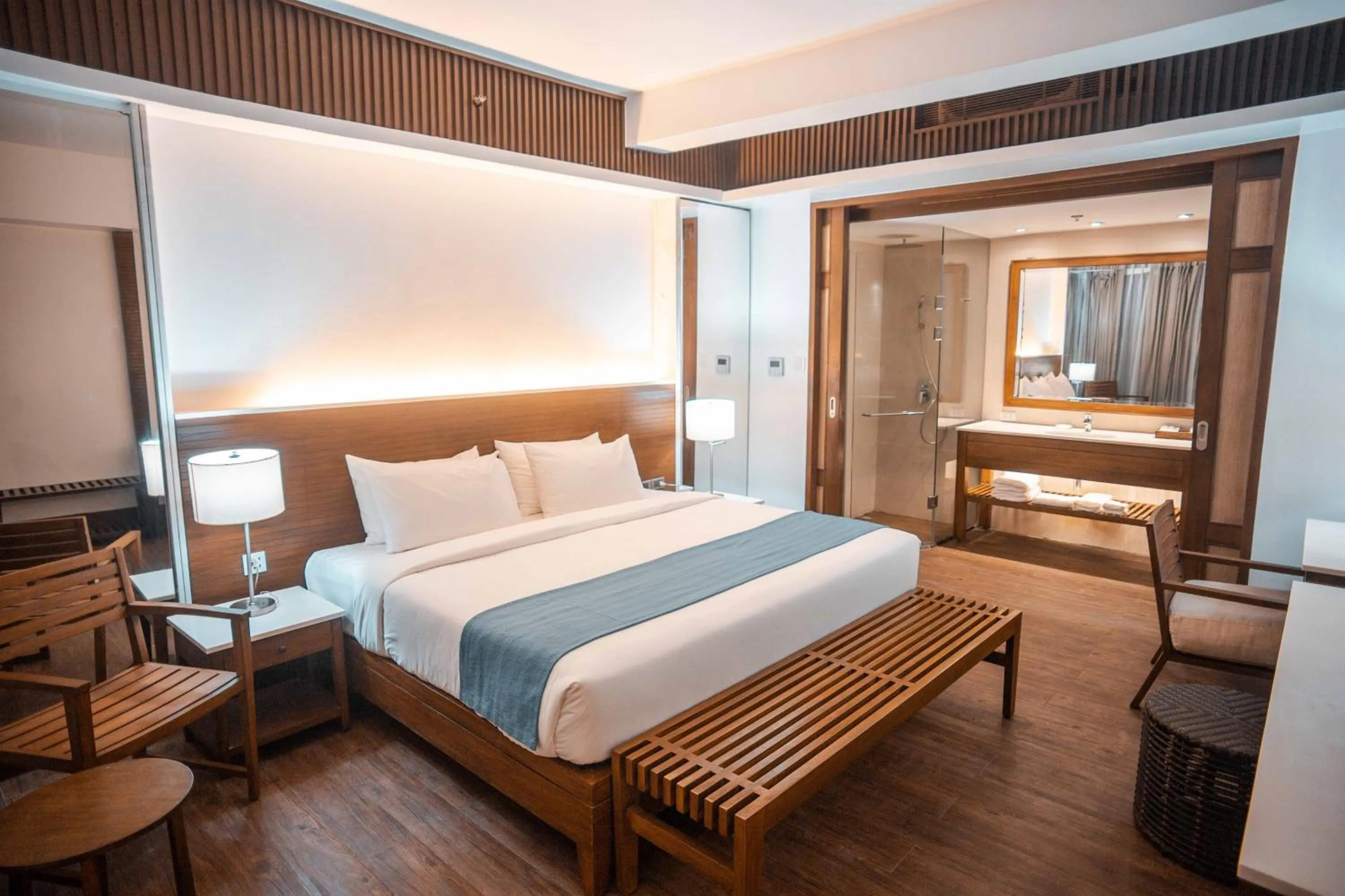 Deluxe King Room in Mandarin White Sand Boracay