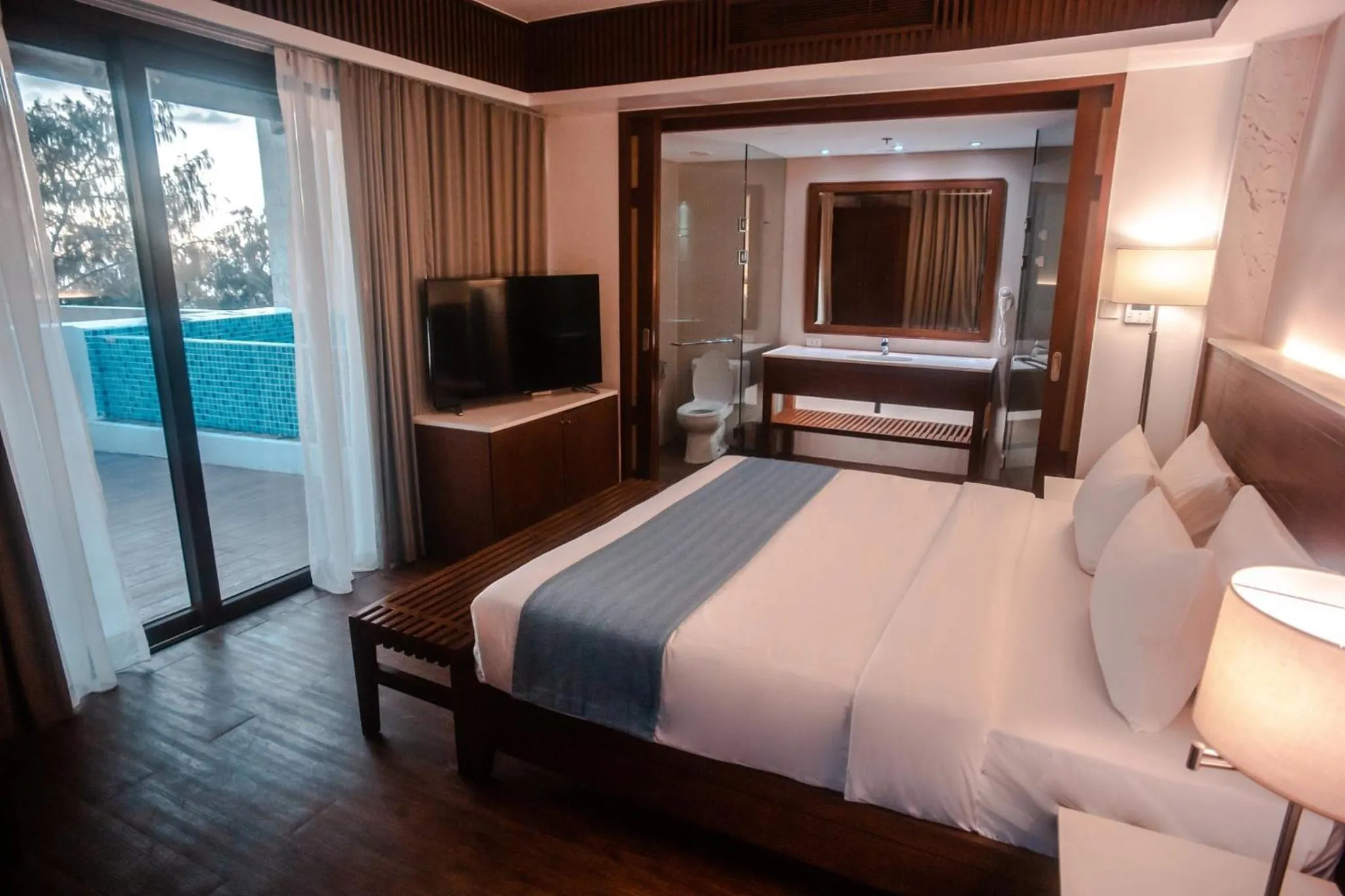 Sand Suite in Mandarin White Sand Boracay