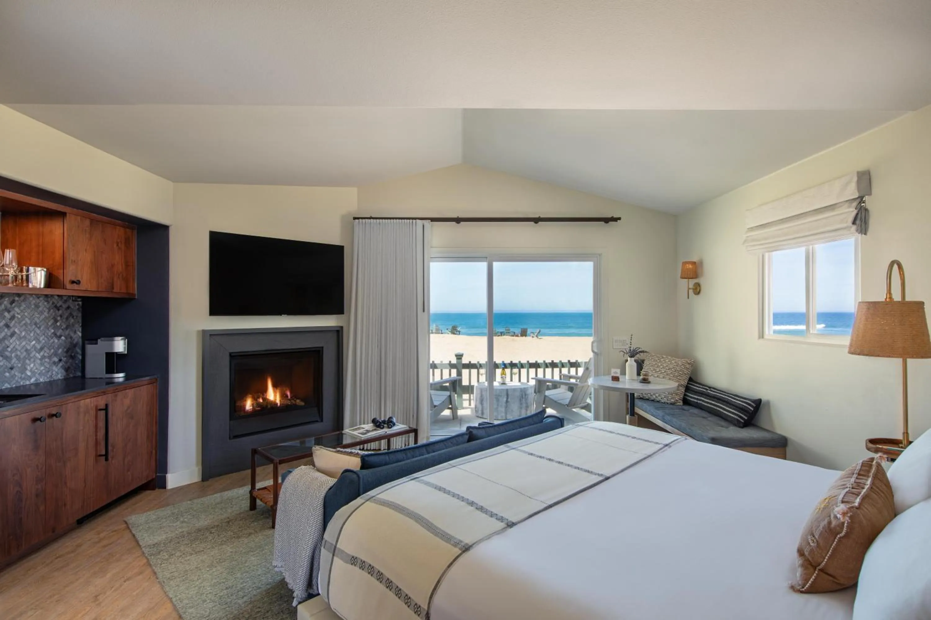 Deluxe Room with Ocean Front View in Sanctuary Beach Resort