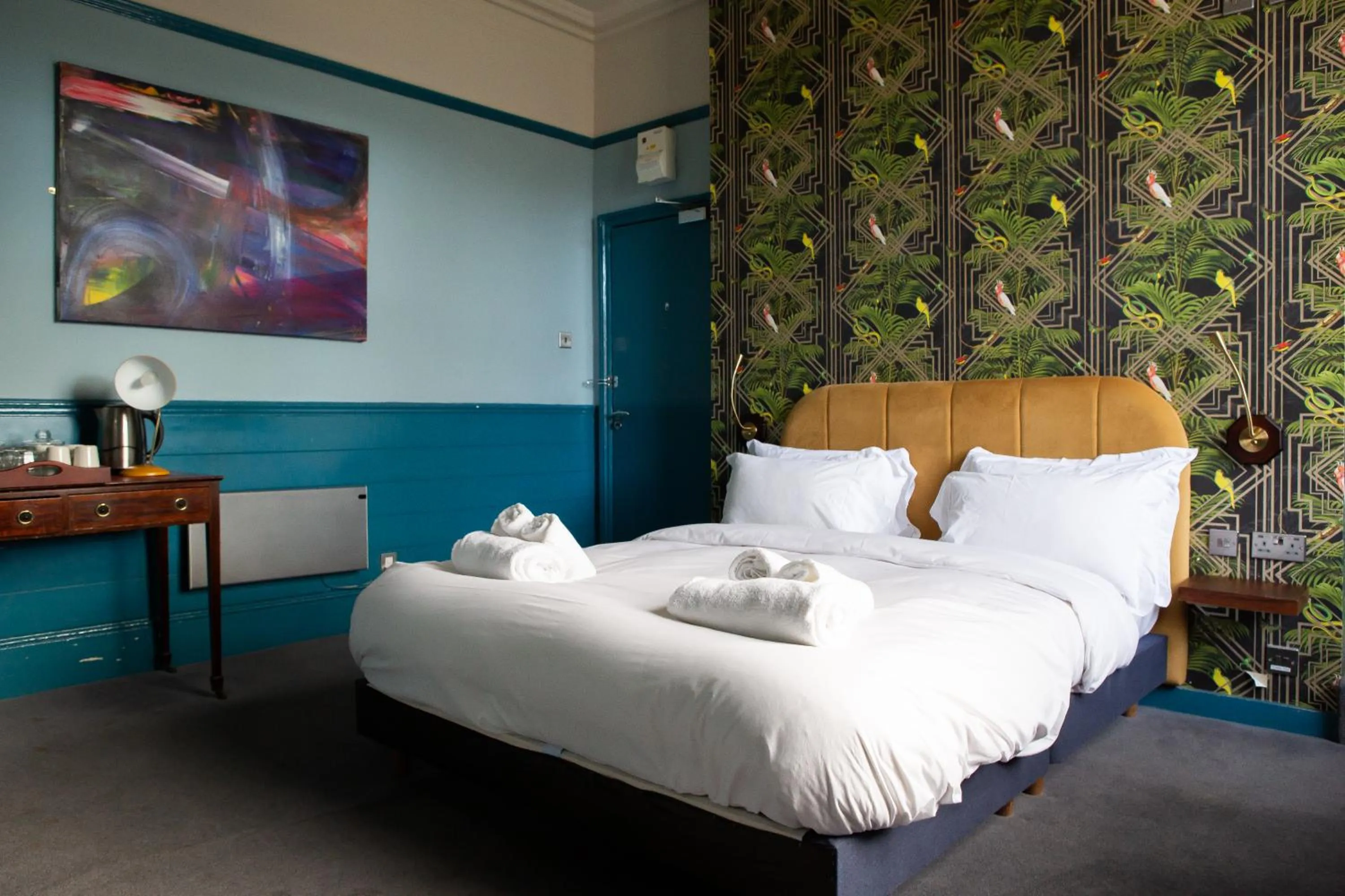 Deluxe Double Room in The Ship Rooms