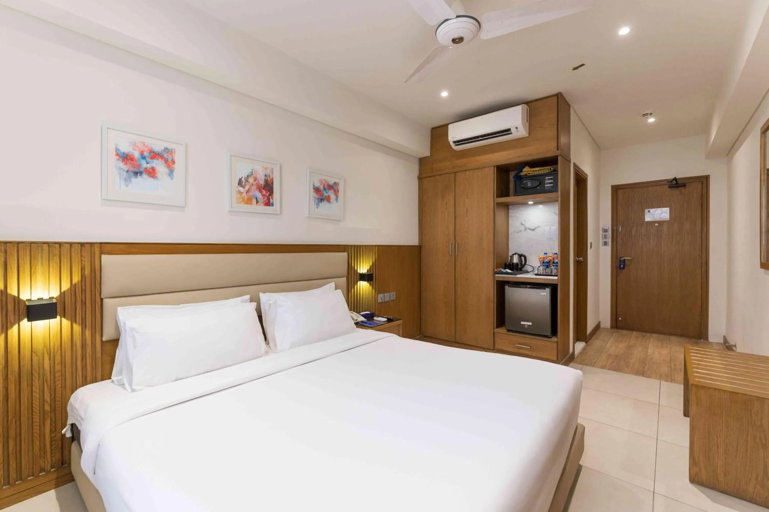 Executive Single Room in Hotel Excelsior Karachi