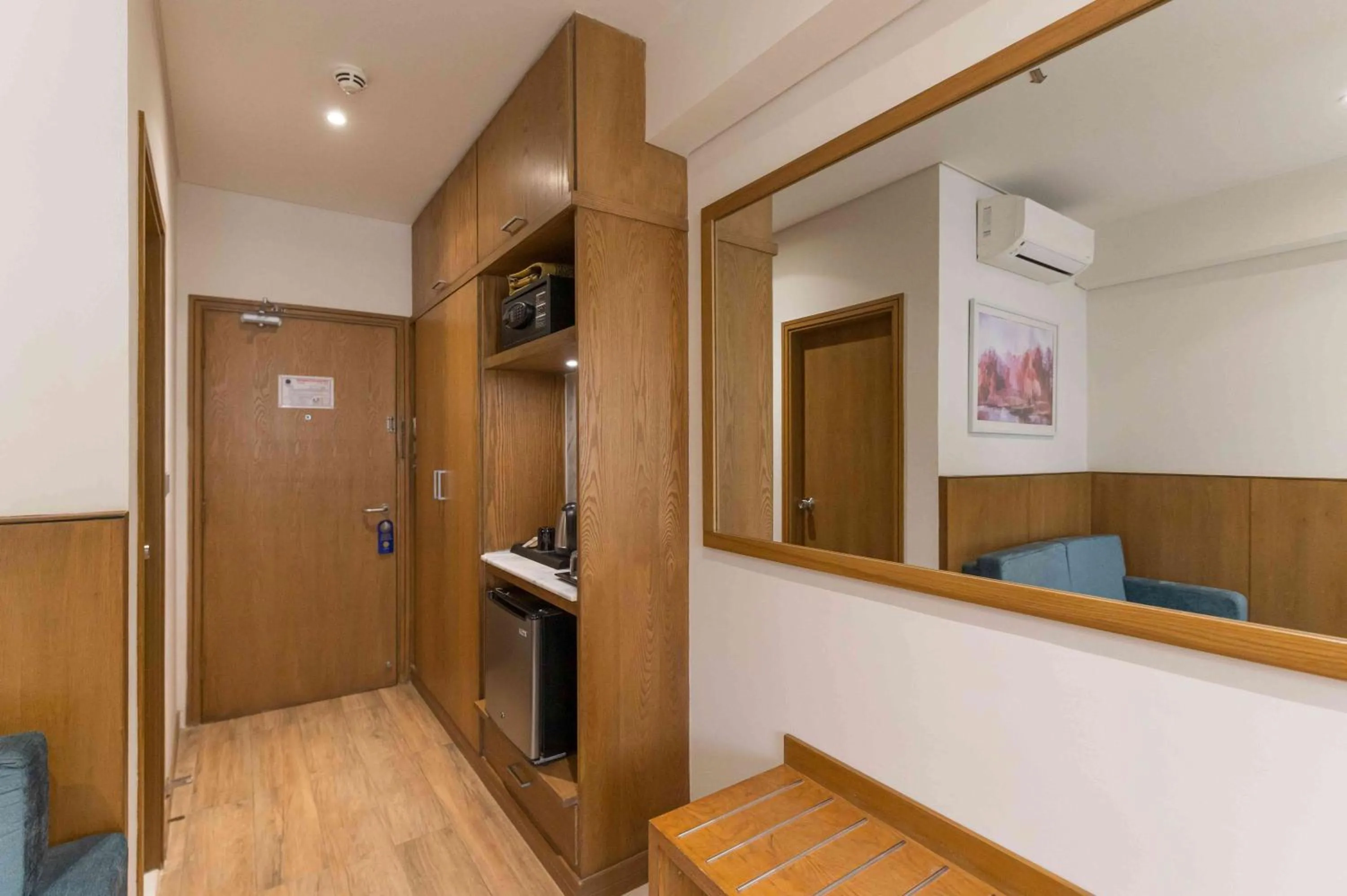 Deluxe Twin Room in Hotel Excelsior Karachi