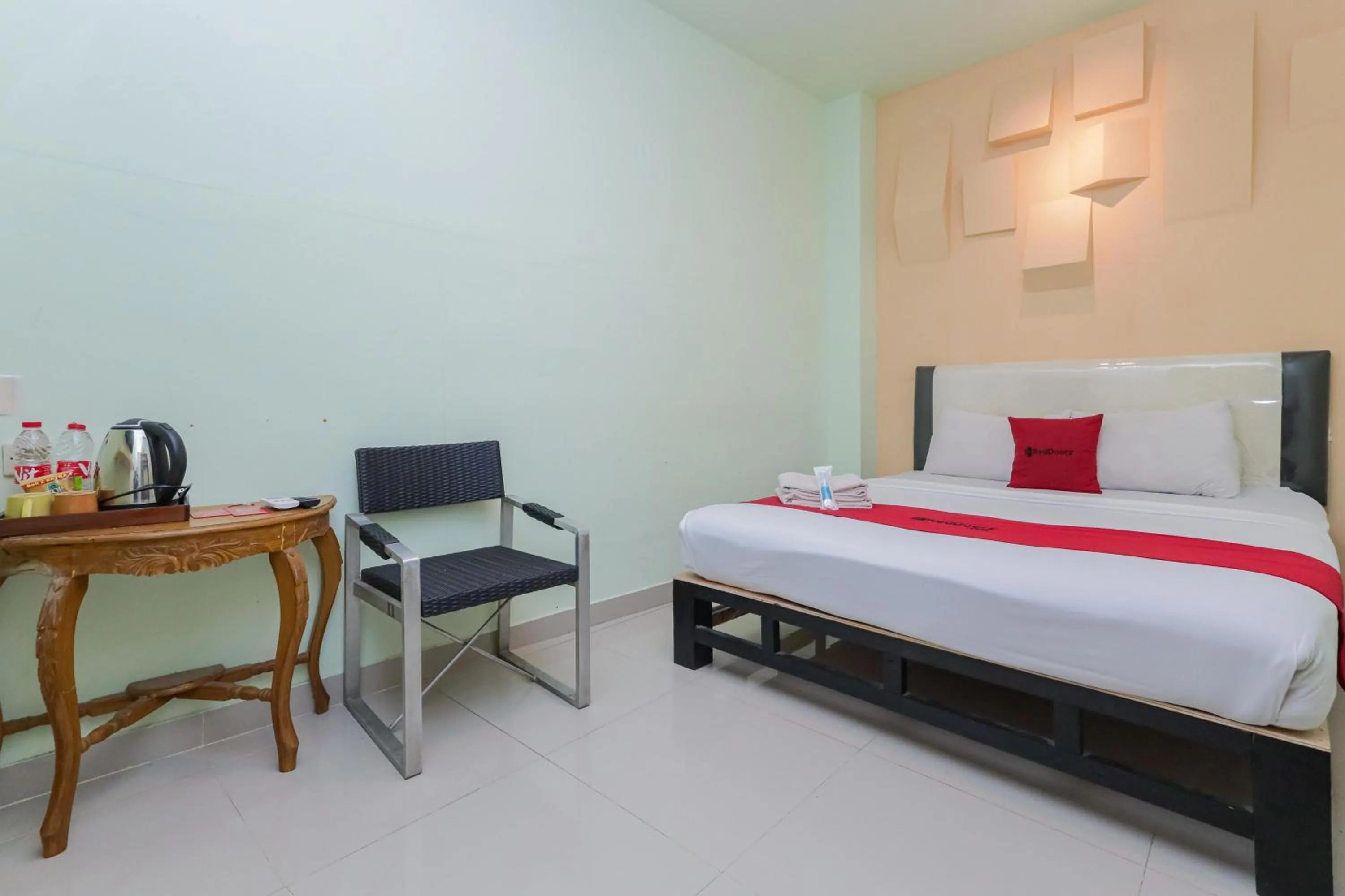 Double Room in RedDoorz near Alun Alun Madiun