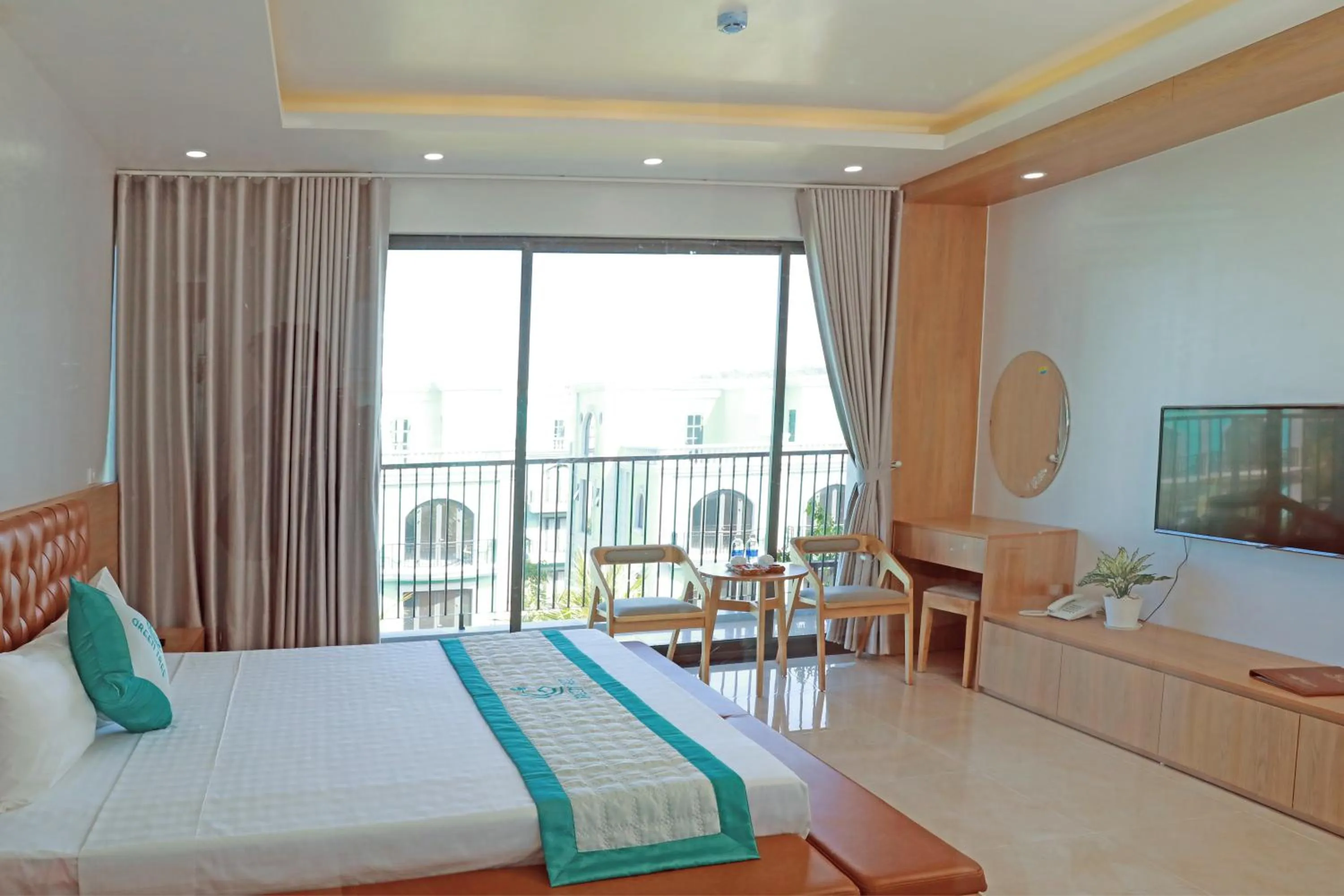 King Suite with Balcony in Green Tree Hotel Phú Quốc