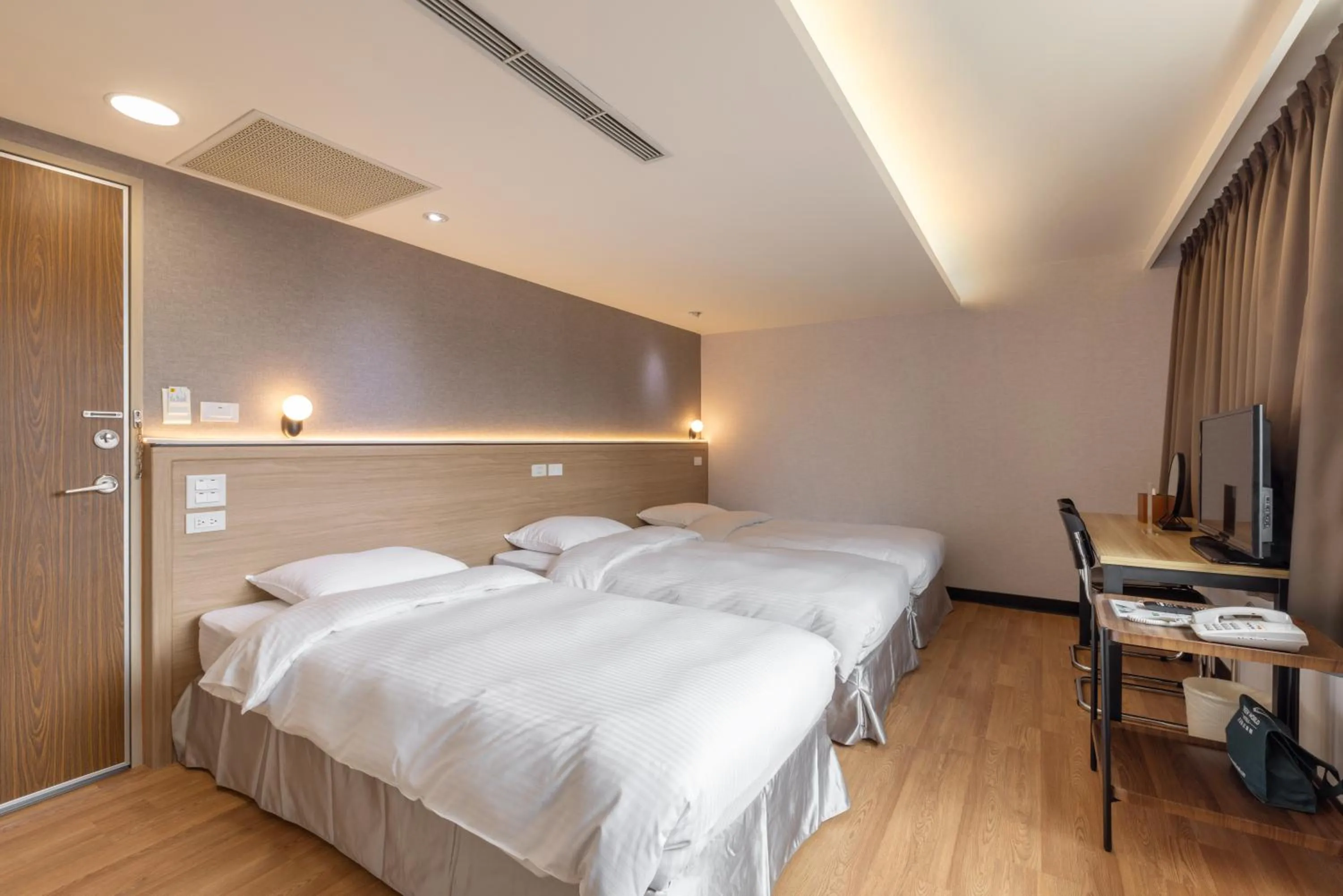 Standard Triple Room in New World Hotel