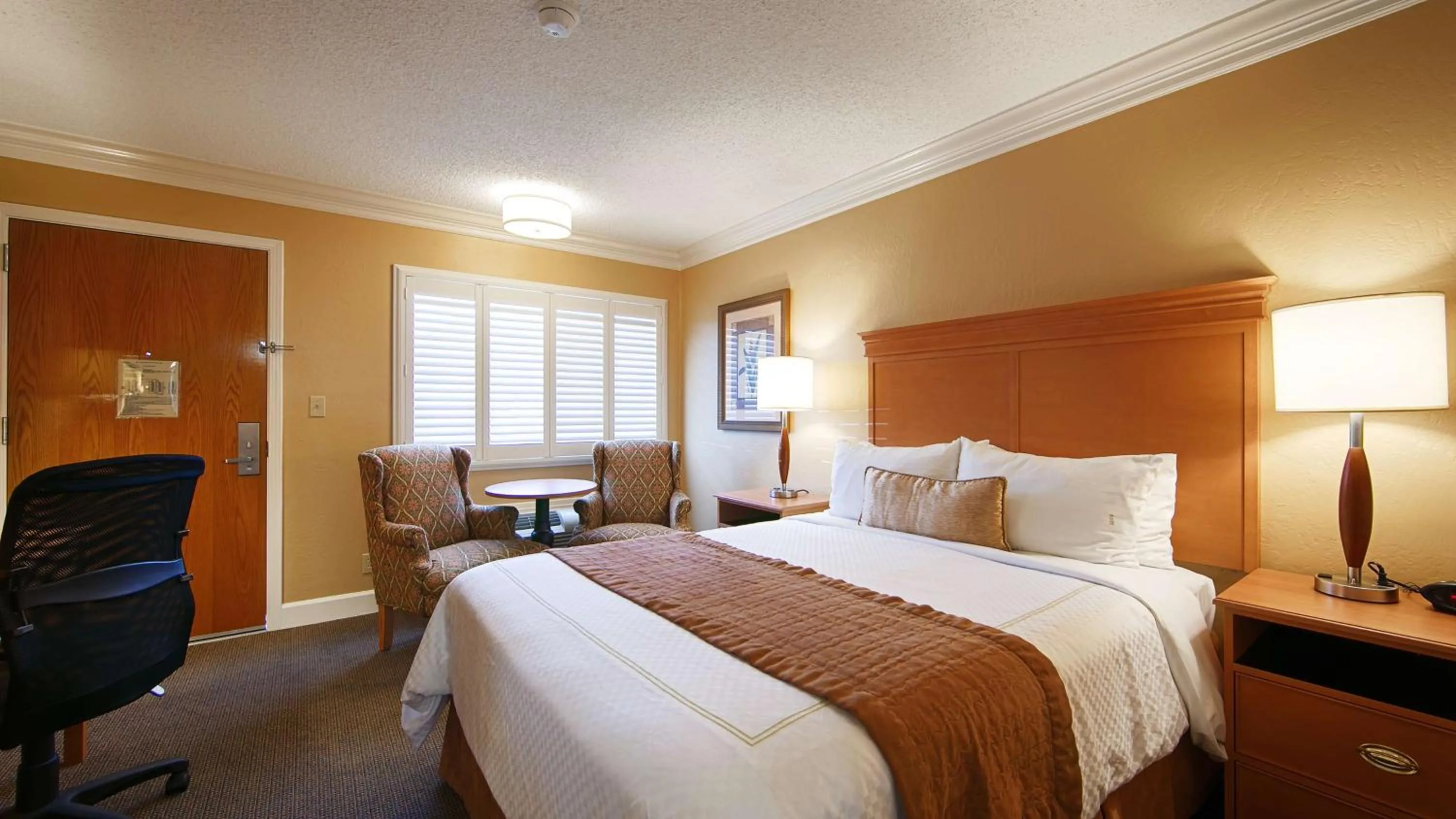 Queen Room with Roll In Shower - Mobility Accessible/Non-Smoking in SFO El Rancho Inn SureStay Collection by Best Western