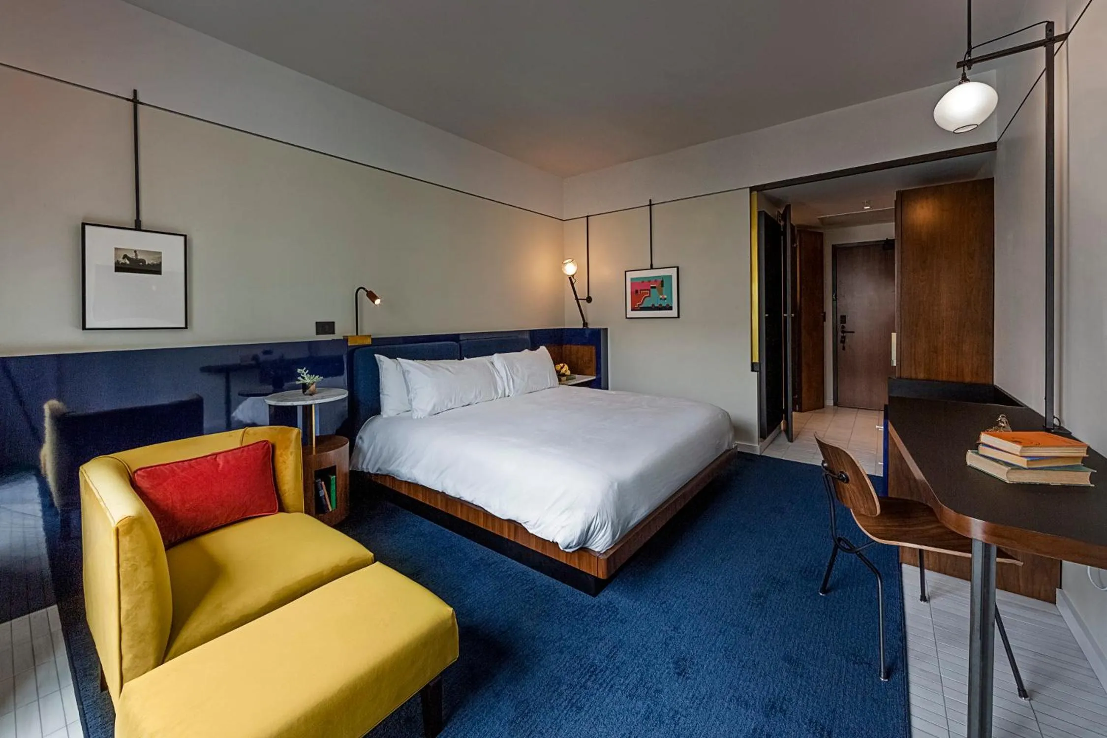 Courtyard King Guestroom Accessible in Hotel Haya