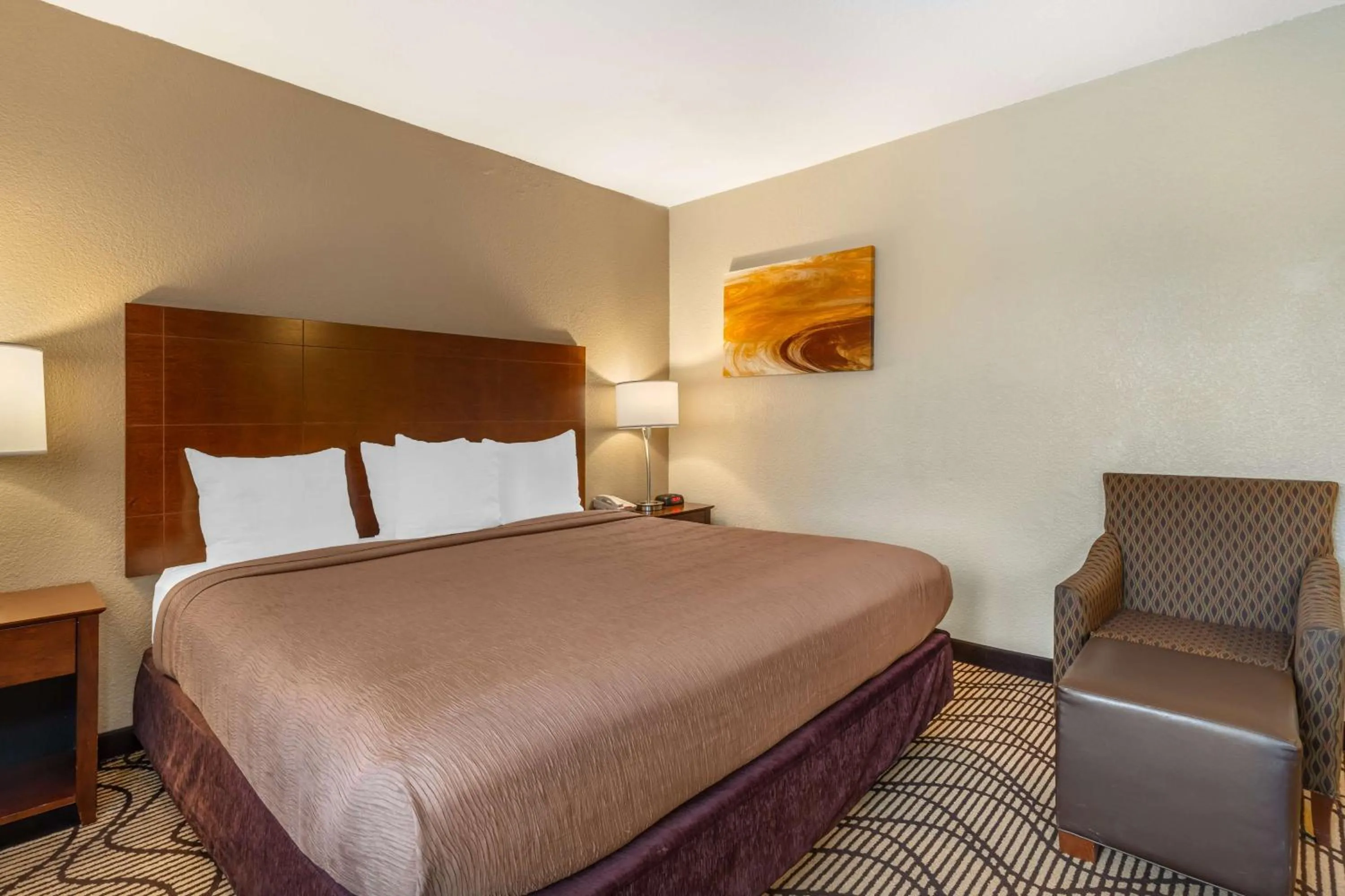 King Room with Walk-In Shower - Disability Access in Best Western John Muir Inn